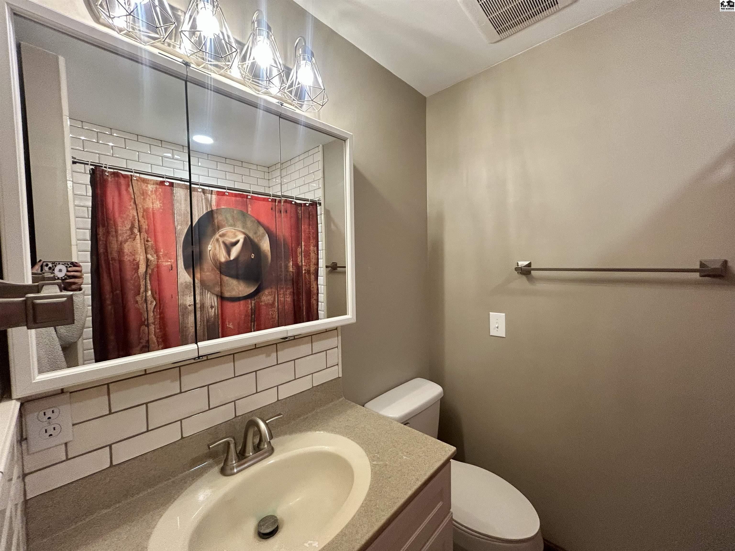 2509 E 43rd Avenue Hutchinson KS 67502