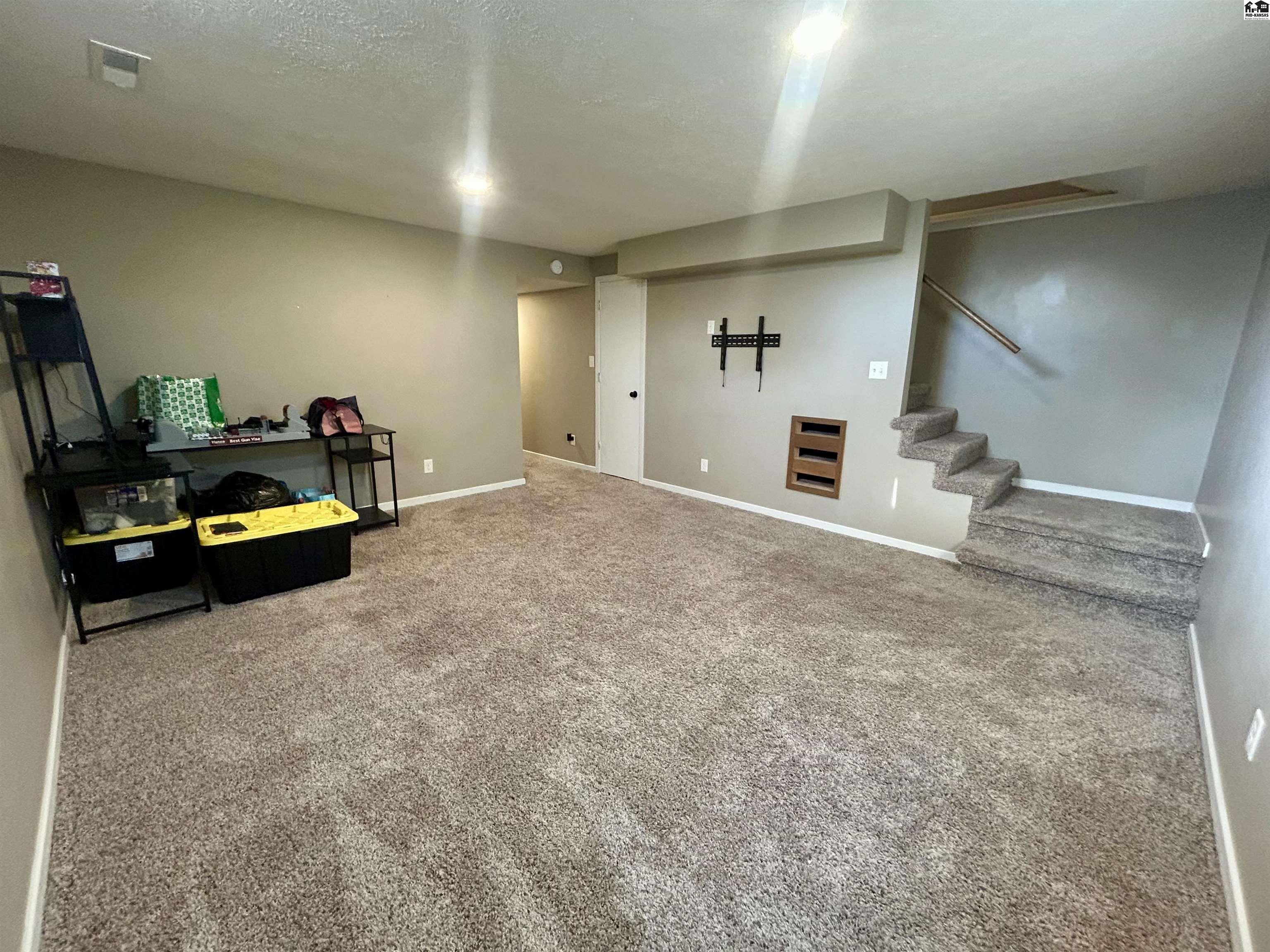 2509 E 43rd Avenue Hutchinson KS 67502