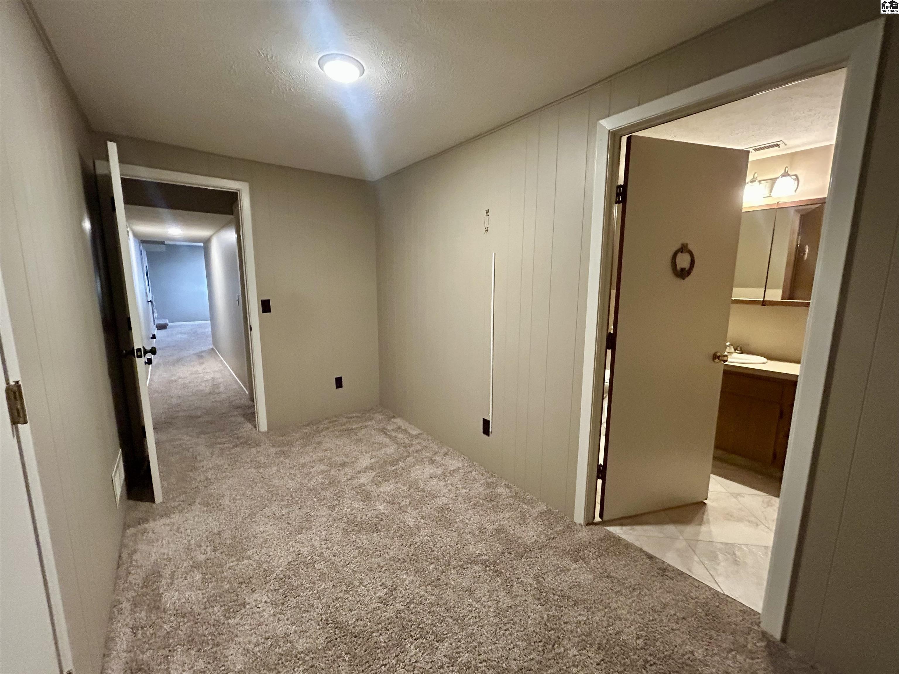 2509 E 43rd Avenue Hutchinson KS 67502