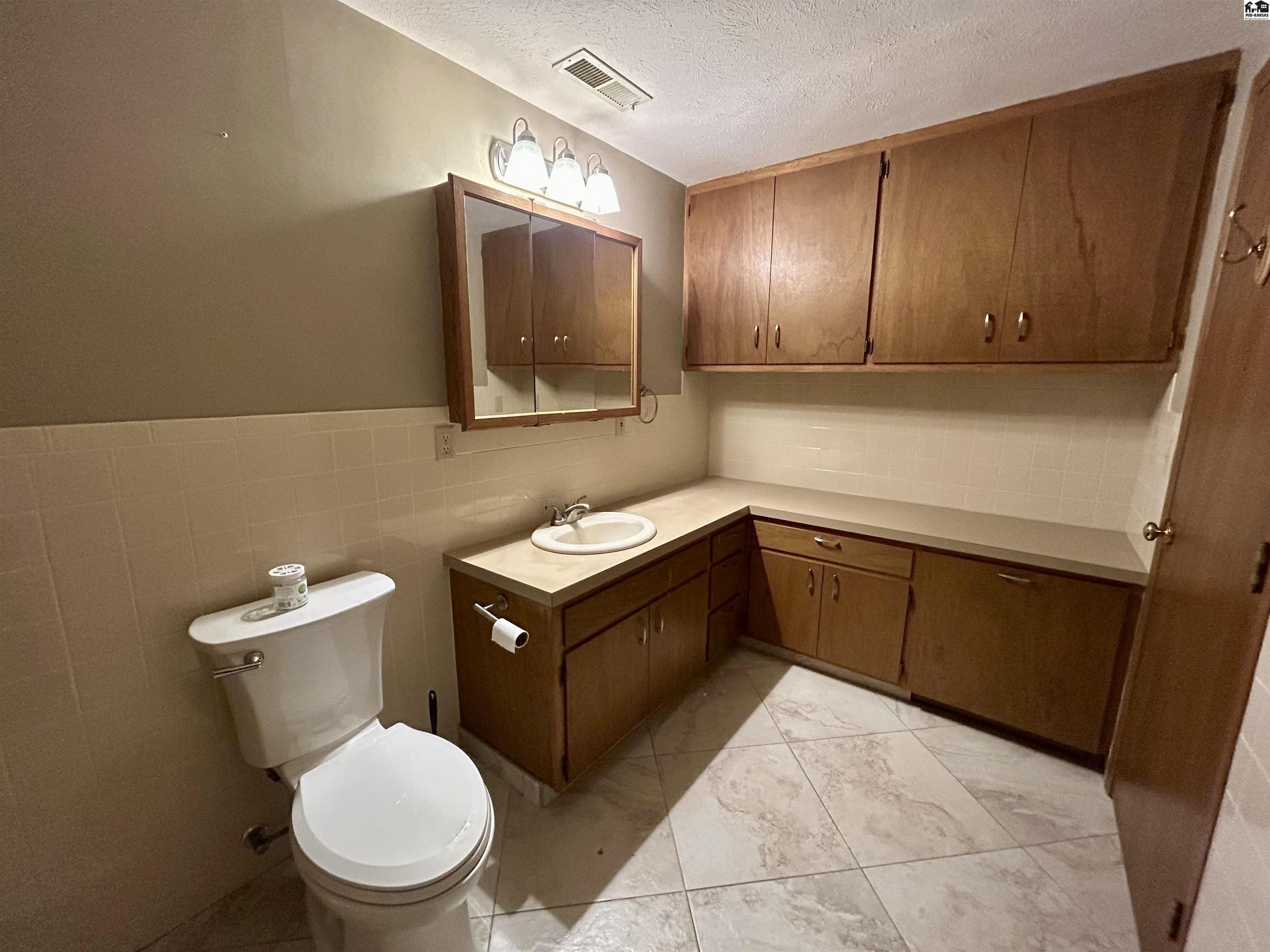 2509 E 43rd Avenue Hutchinson KS 67502