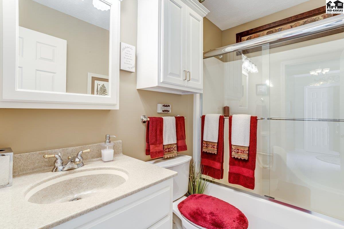 518 E 39th Court Hutchinson KS 67502