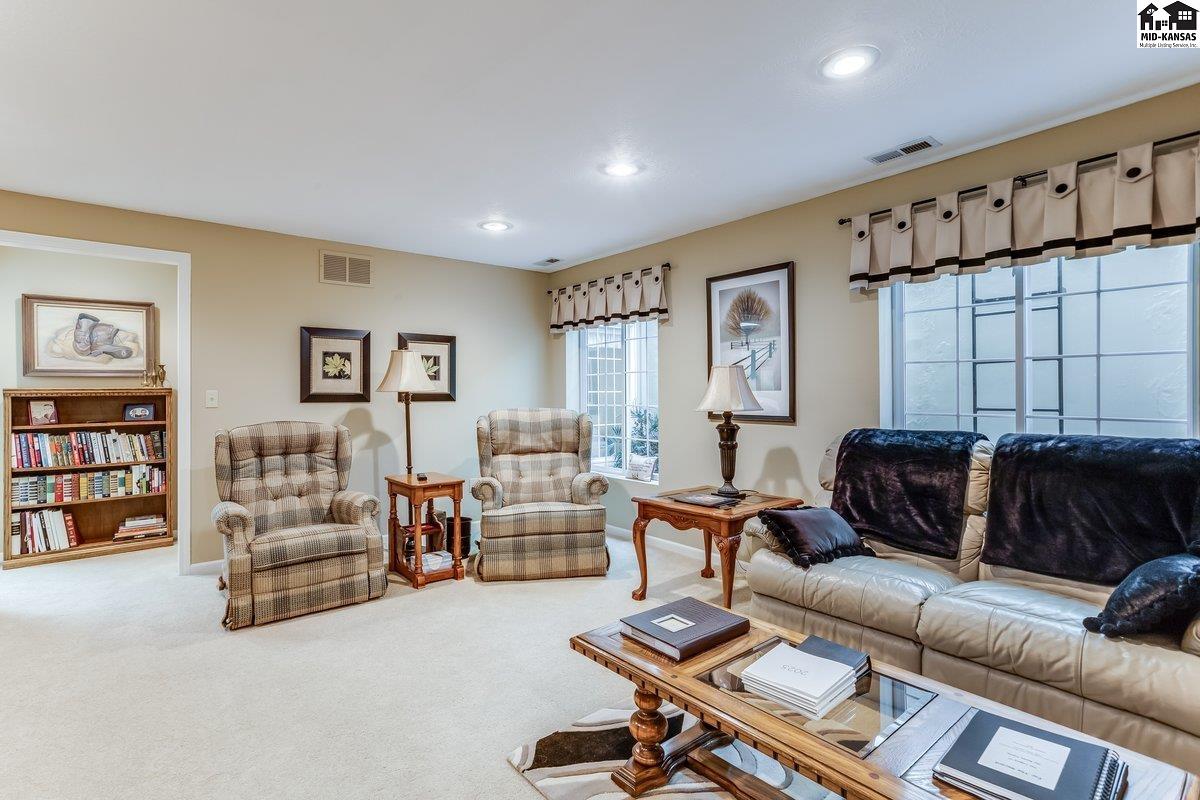 518 E 39th Court Hutchinson KS 67502
