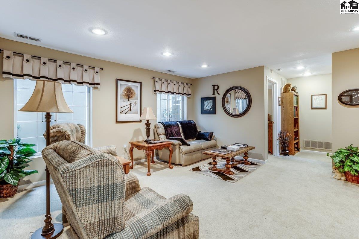 518 E 39th Court Hutchinson KS 67502