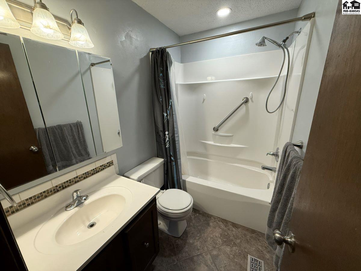 1604 Jewell Street Hutchinson KS 67502