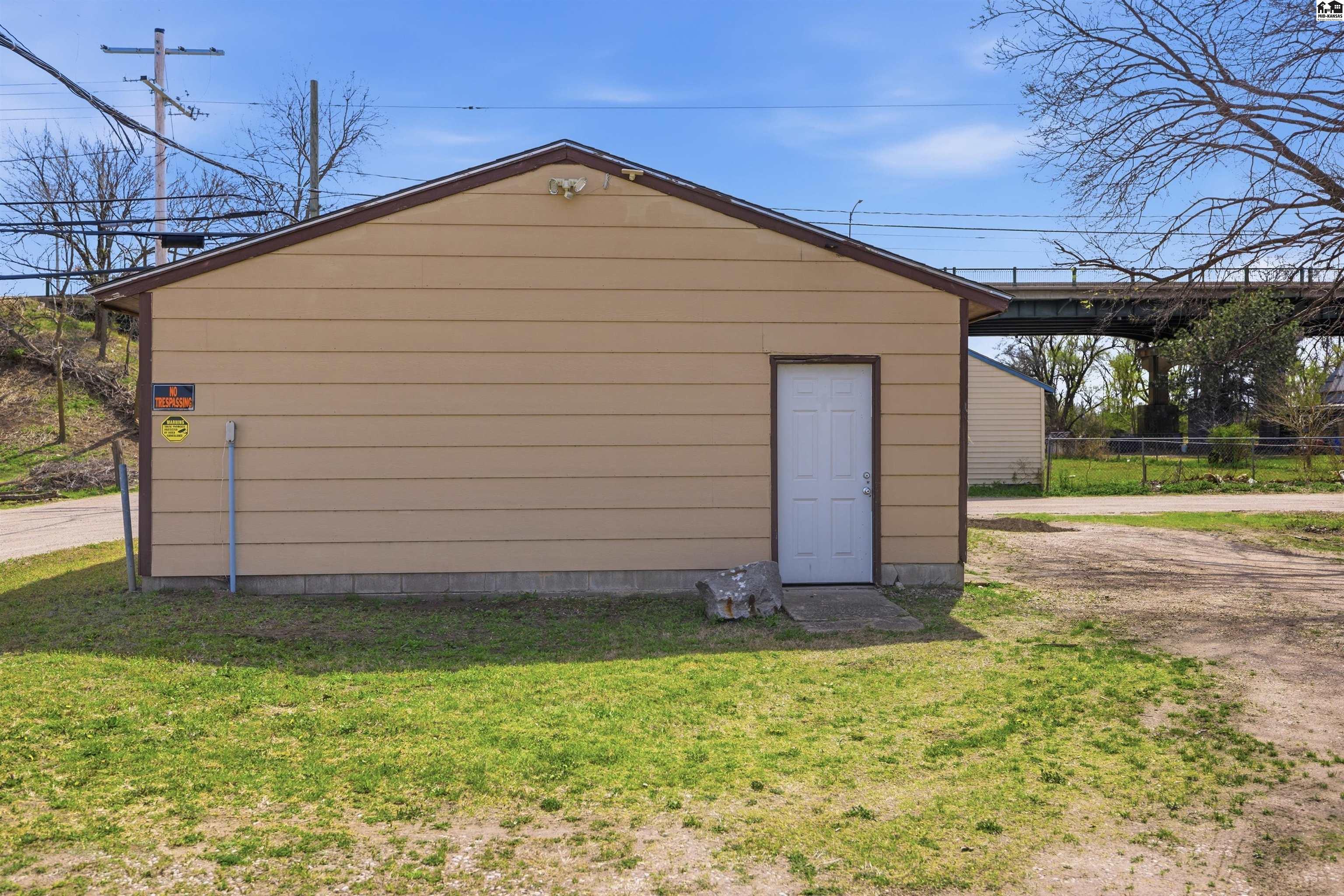 503 W 5th Avenue Hutchinson KS 67501