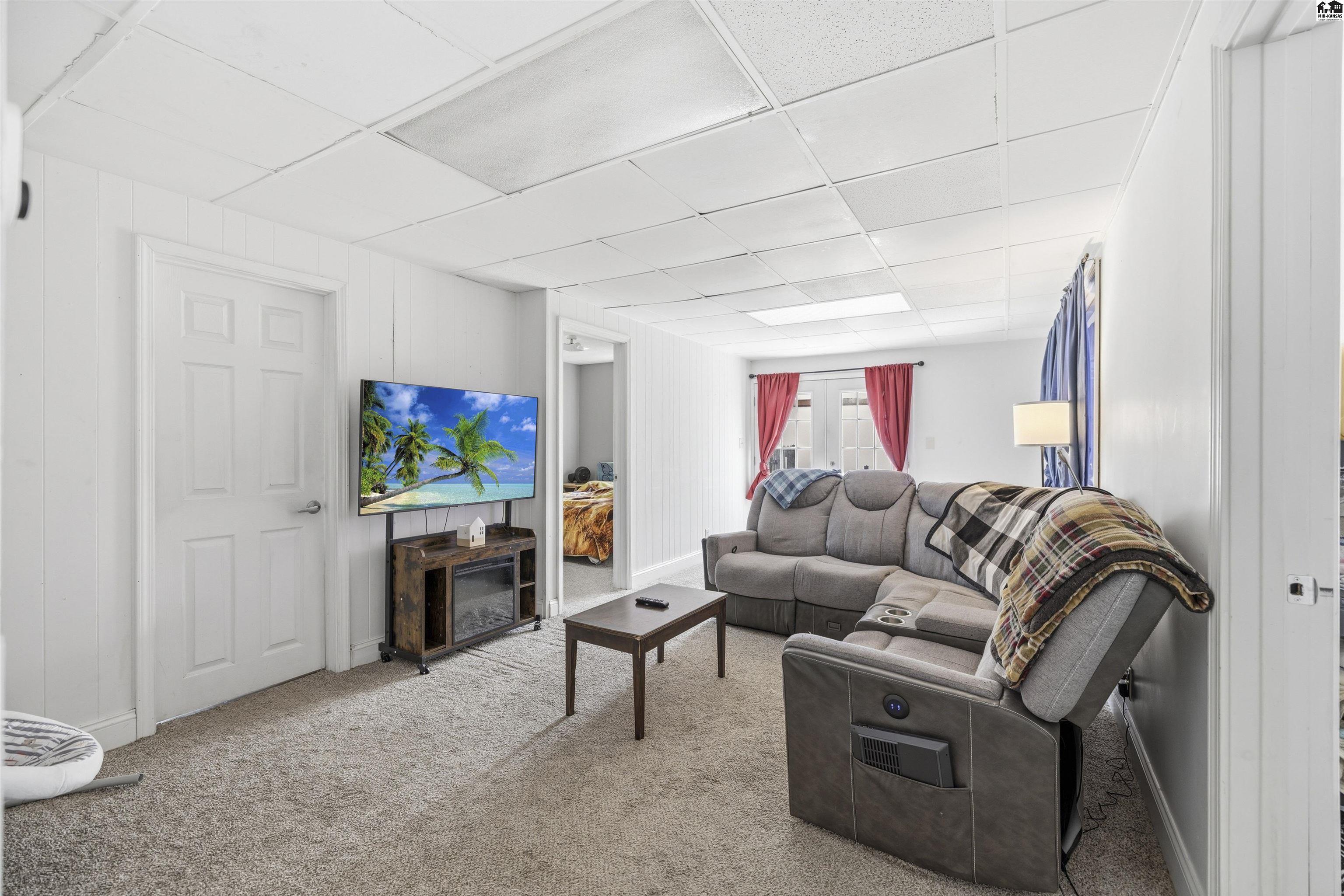 503 W 5th Avenue Hutchinson KS 67501