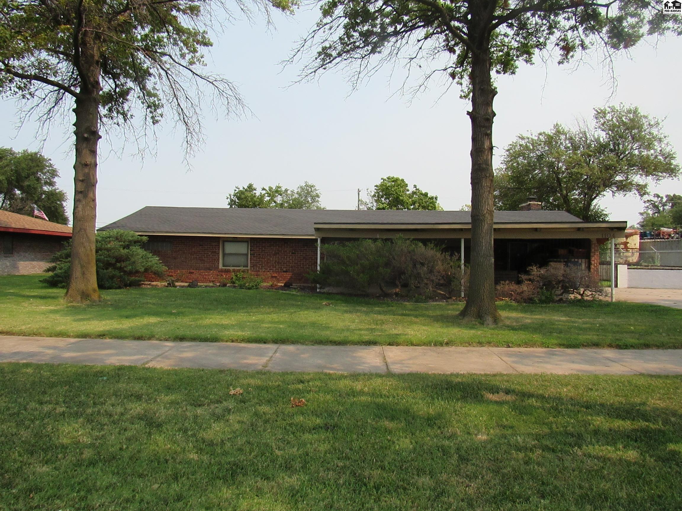 1104 E 2nd Avenue Hutchinson KS 67501
