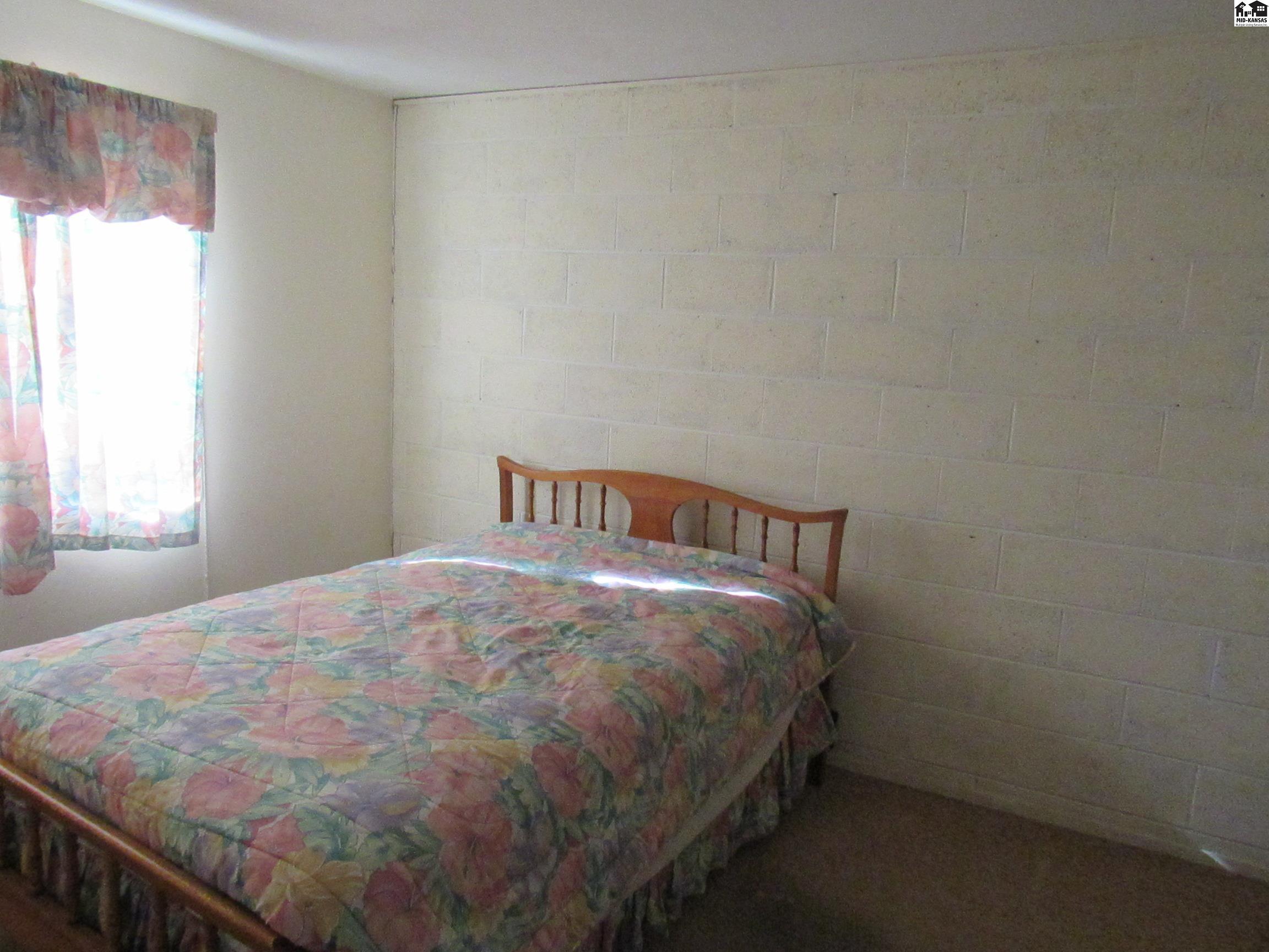 1104 E 2nd Avenue Hutchinson KS 67501