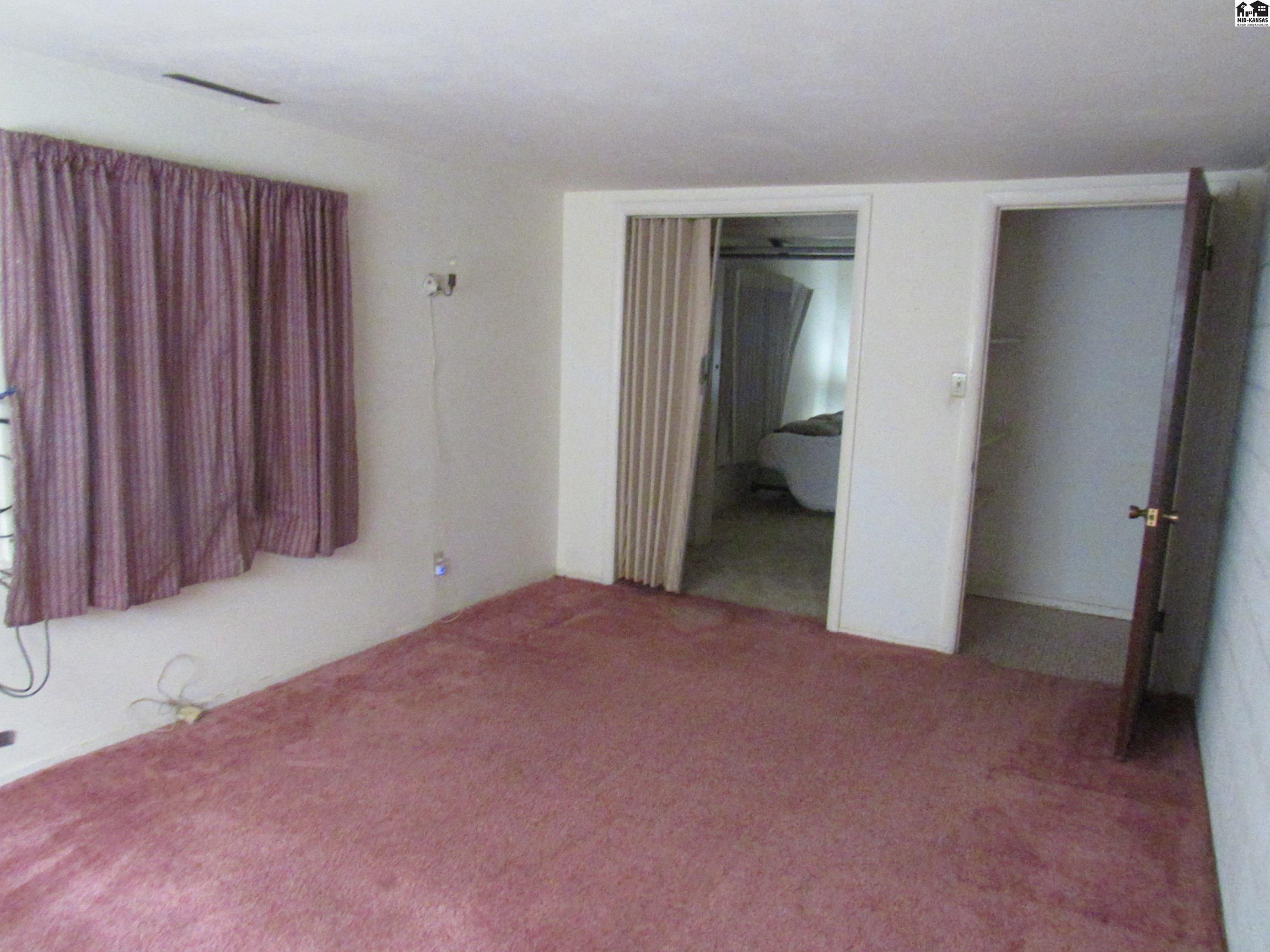 1104 E 2nd Avenue Hutchinson KS 67501