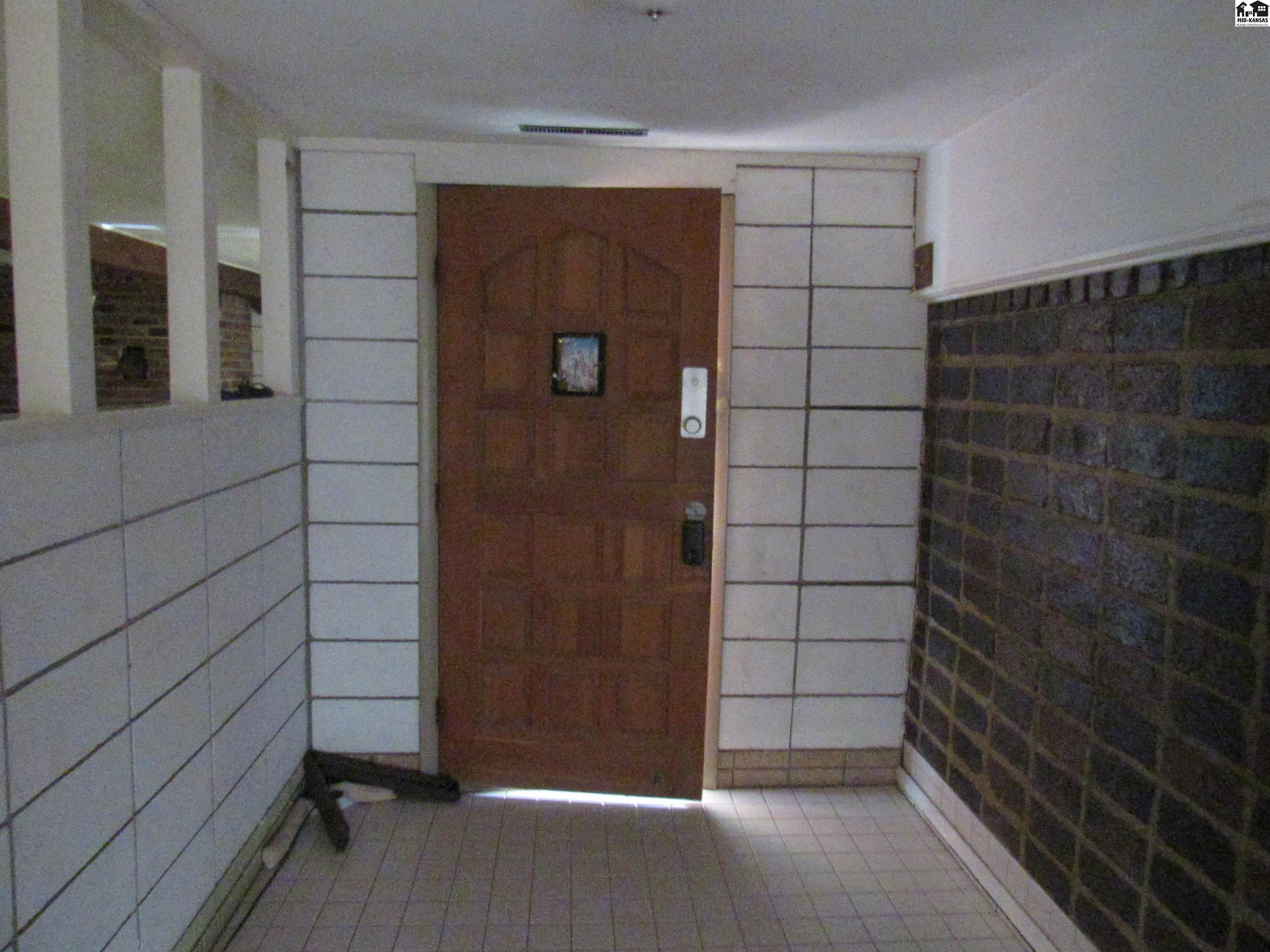 1104 E 2nd Avenue Hutchinson KS 67501