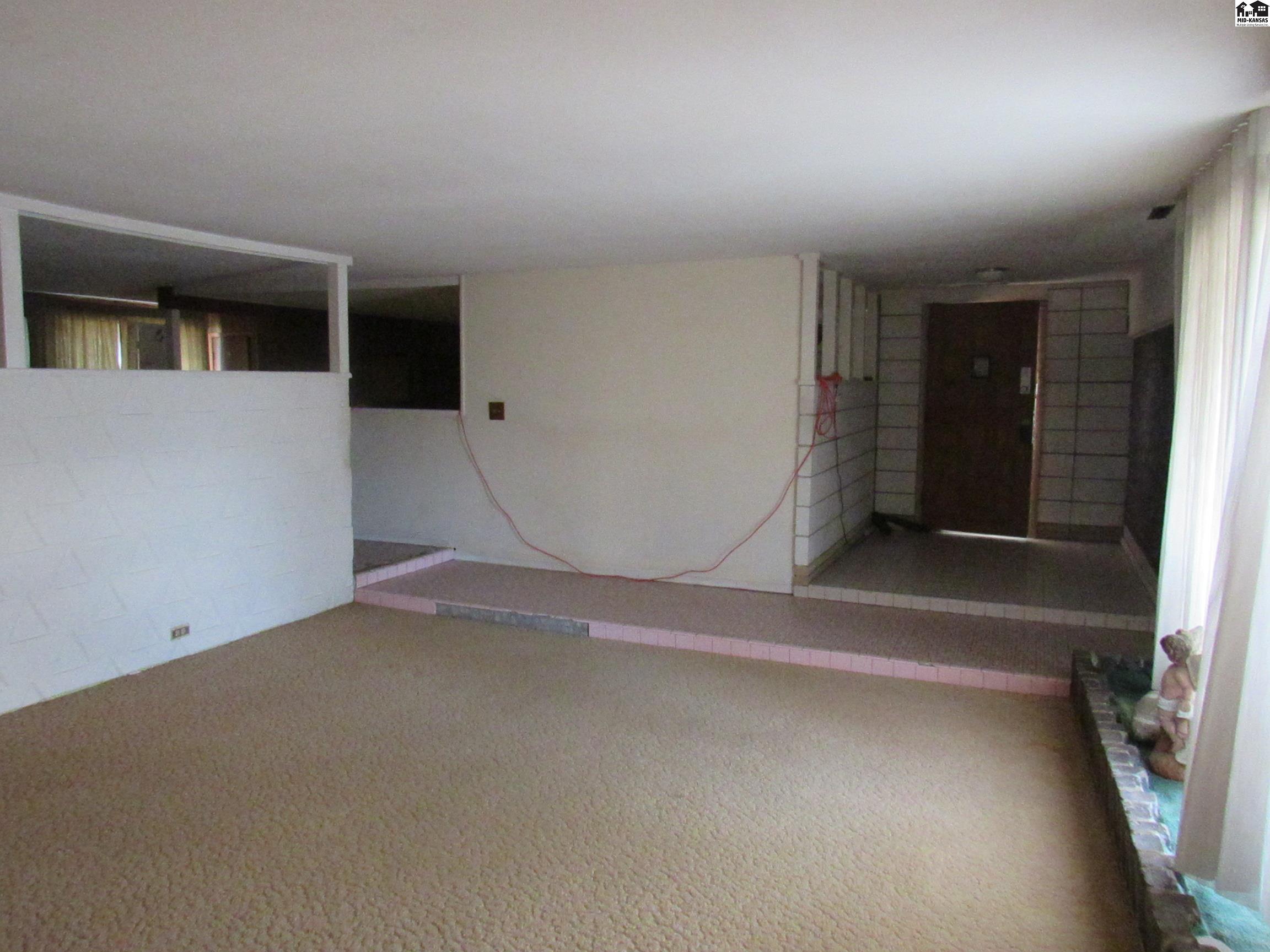 1104 E 2nd Avenue Hutchinson KS 67501