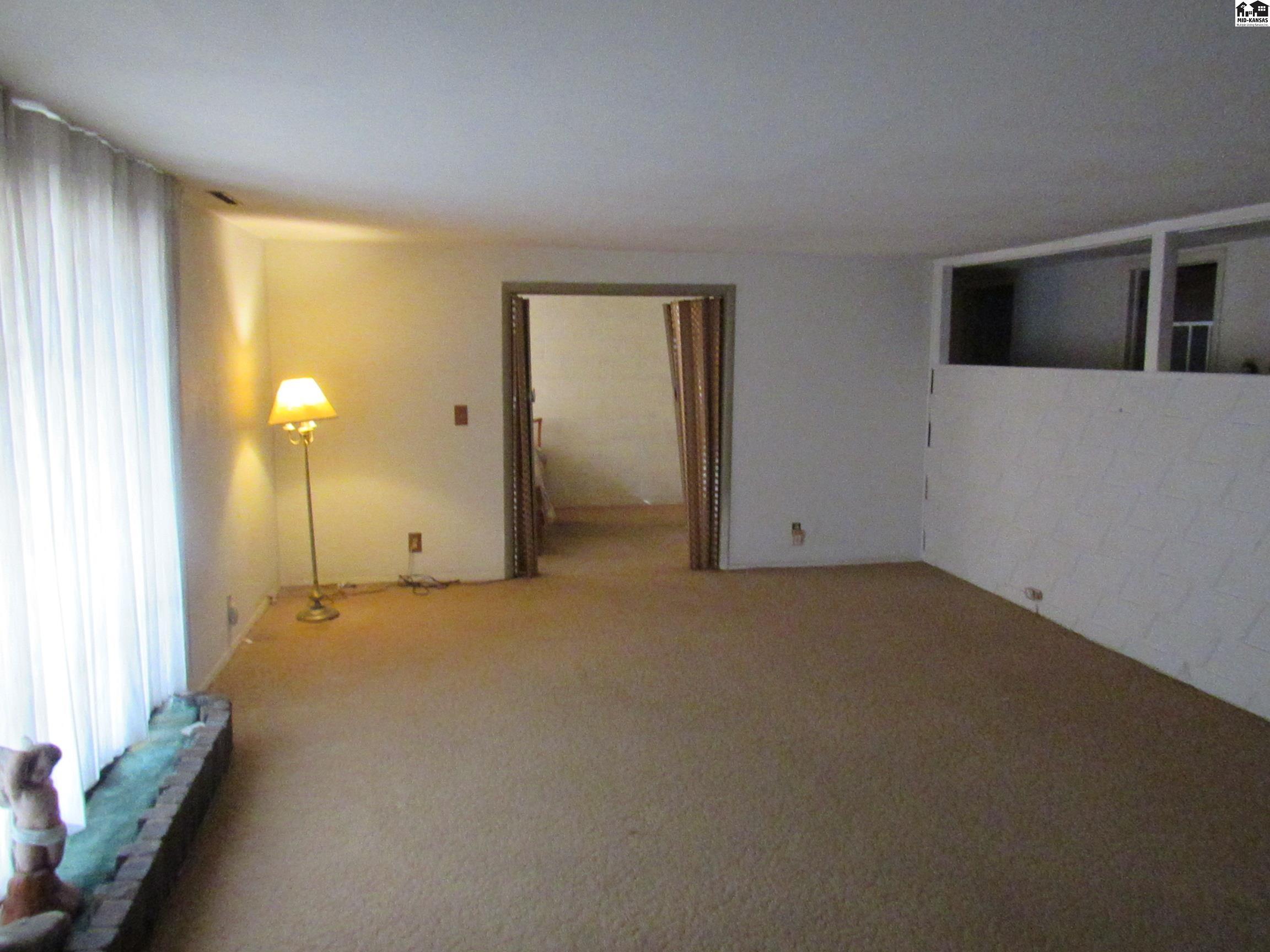 1104 E 2nd Avenue Hutchinson KS 67501