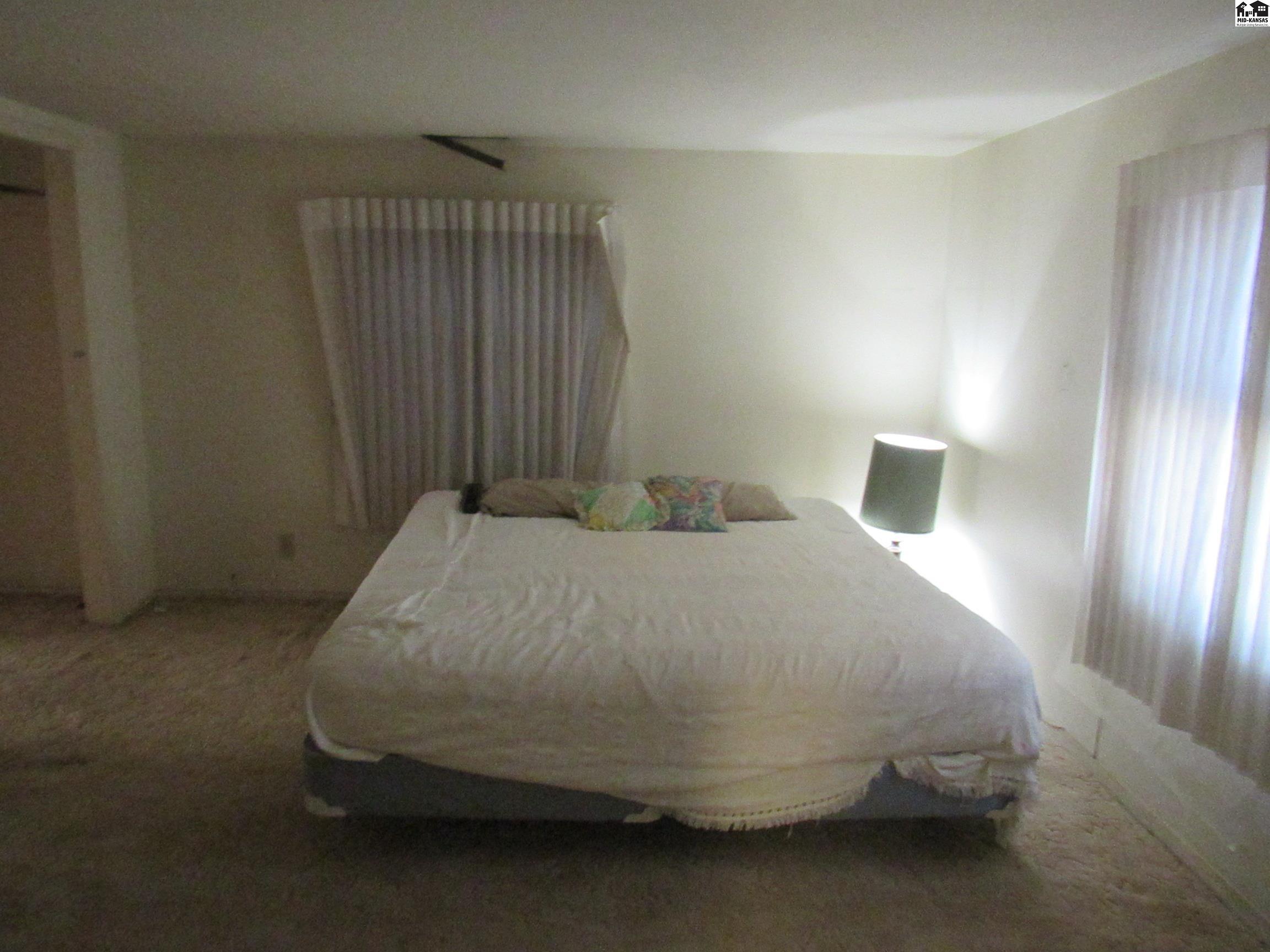 1104 E 2nd Avenue Hutchinson KS 67501