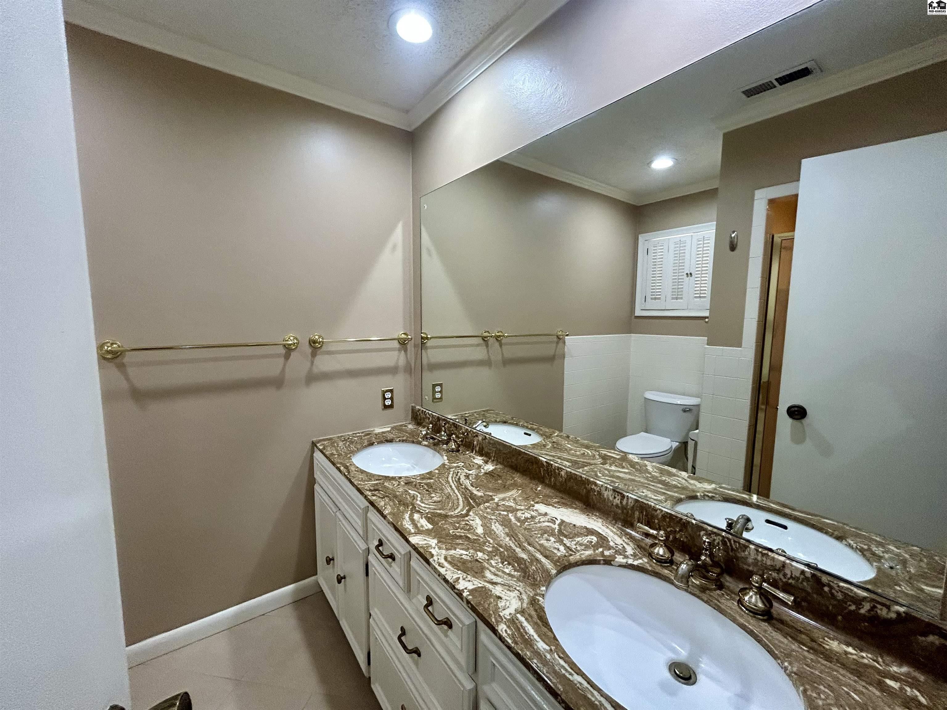 2722 Heather Parkway Hutchinson KS 67502