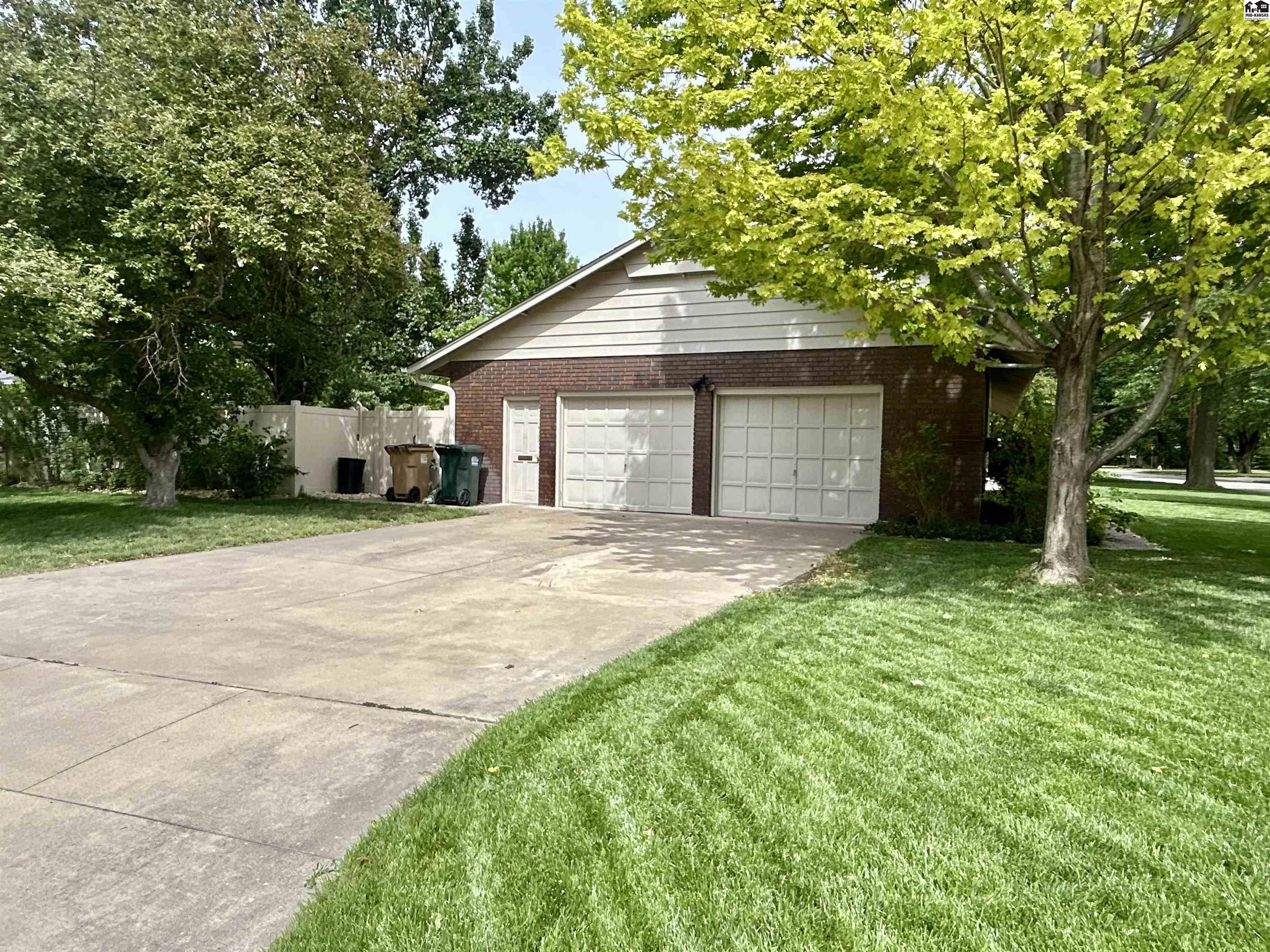 2722 Heather Parkway Hutchinson KS 67502
