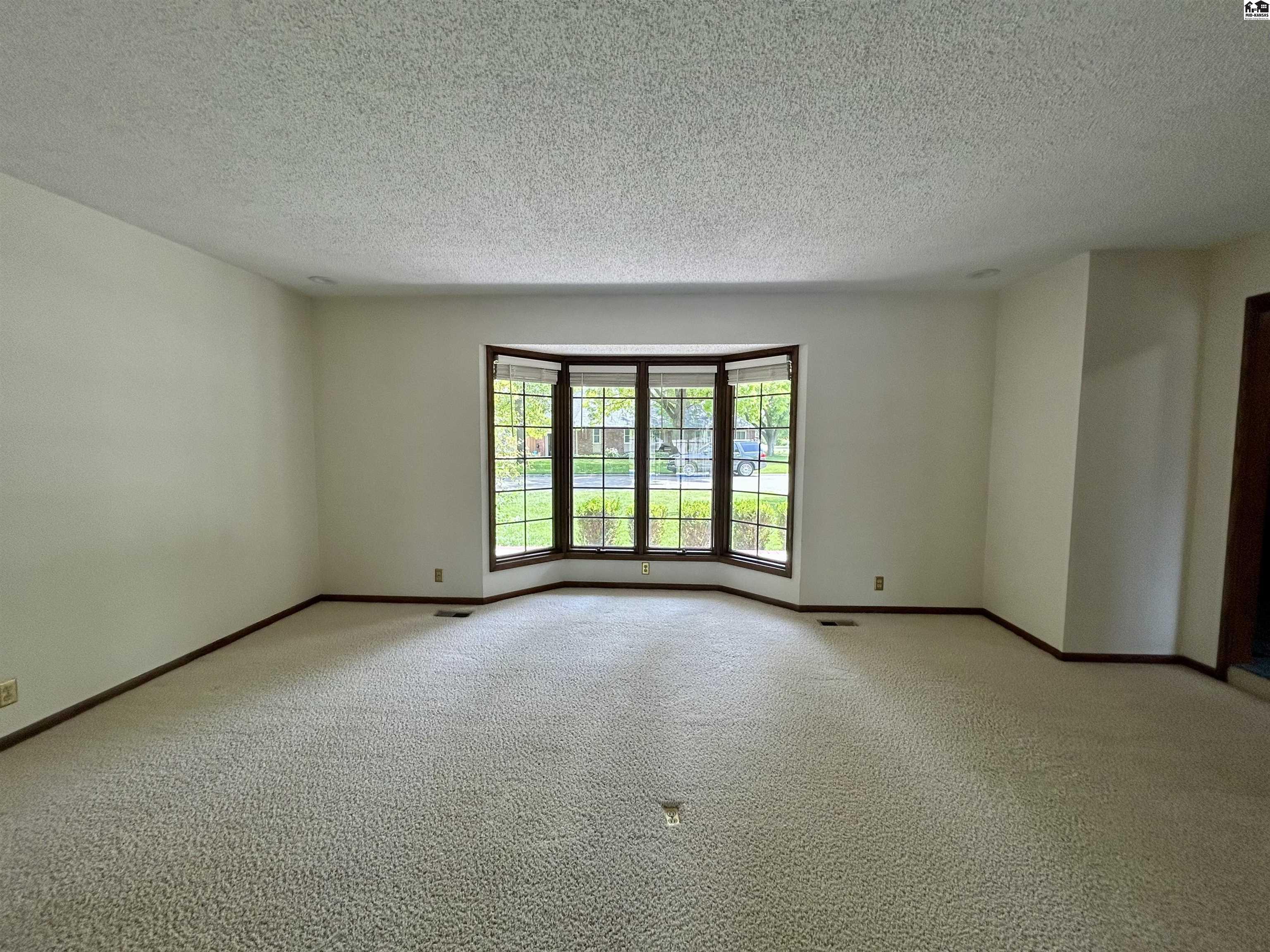 2722 Heather Parkway Hutchinson KS 67502
