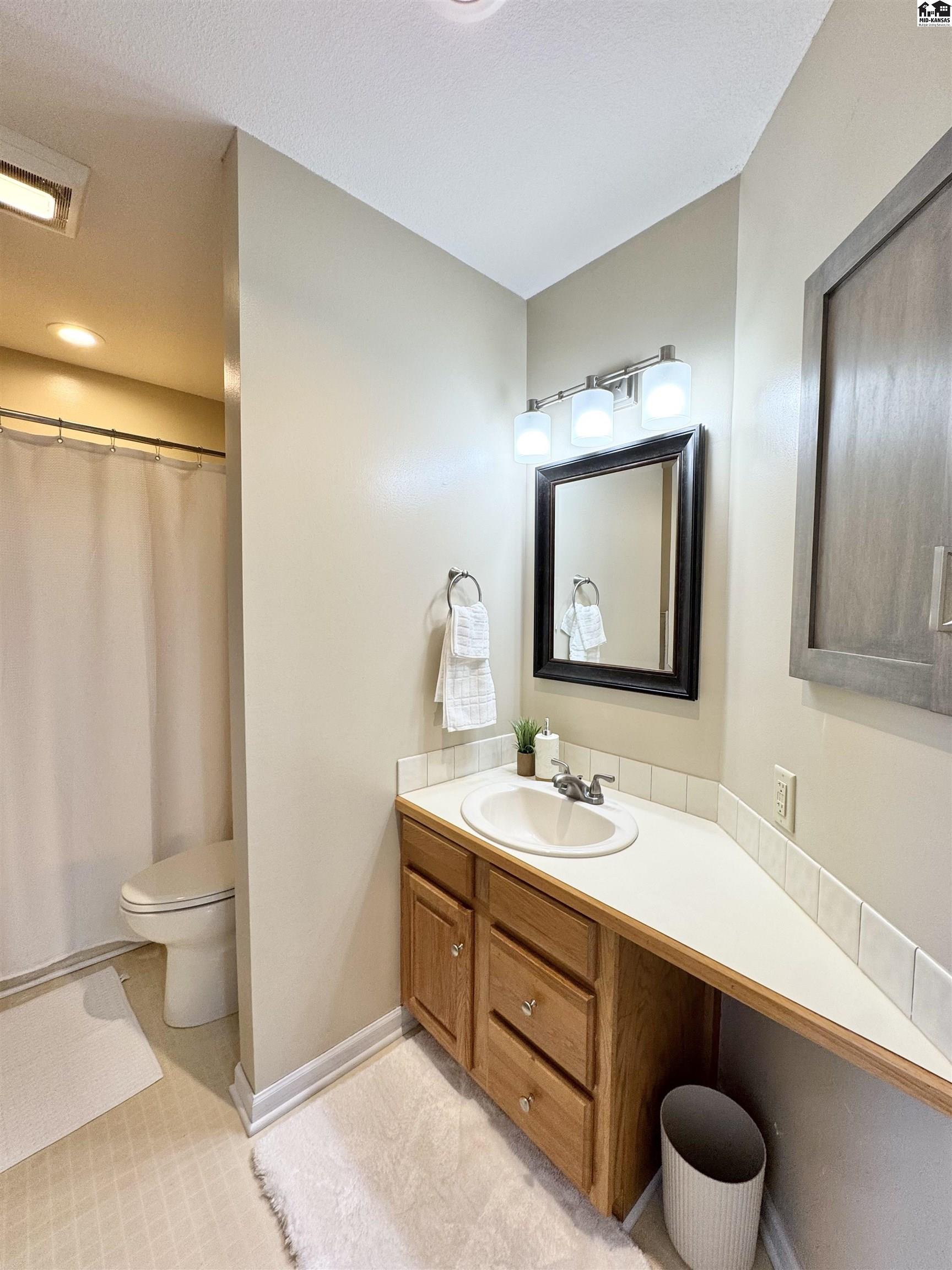 4010 Meadow Ridge Hutchinson KS 67502