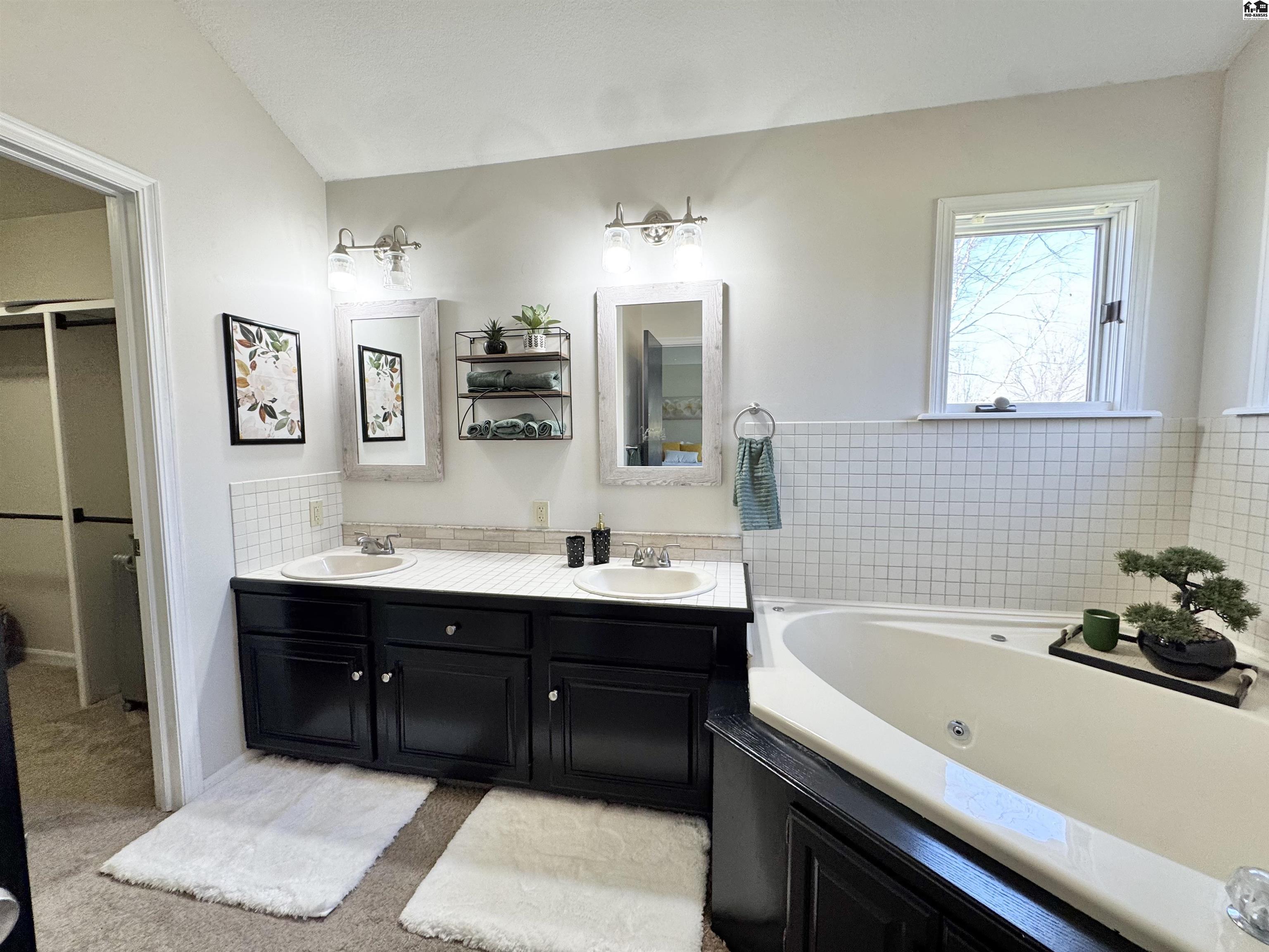4010 Meadow Ridge Hutchinson KS 67502
