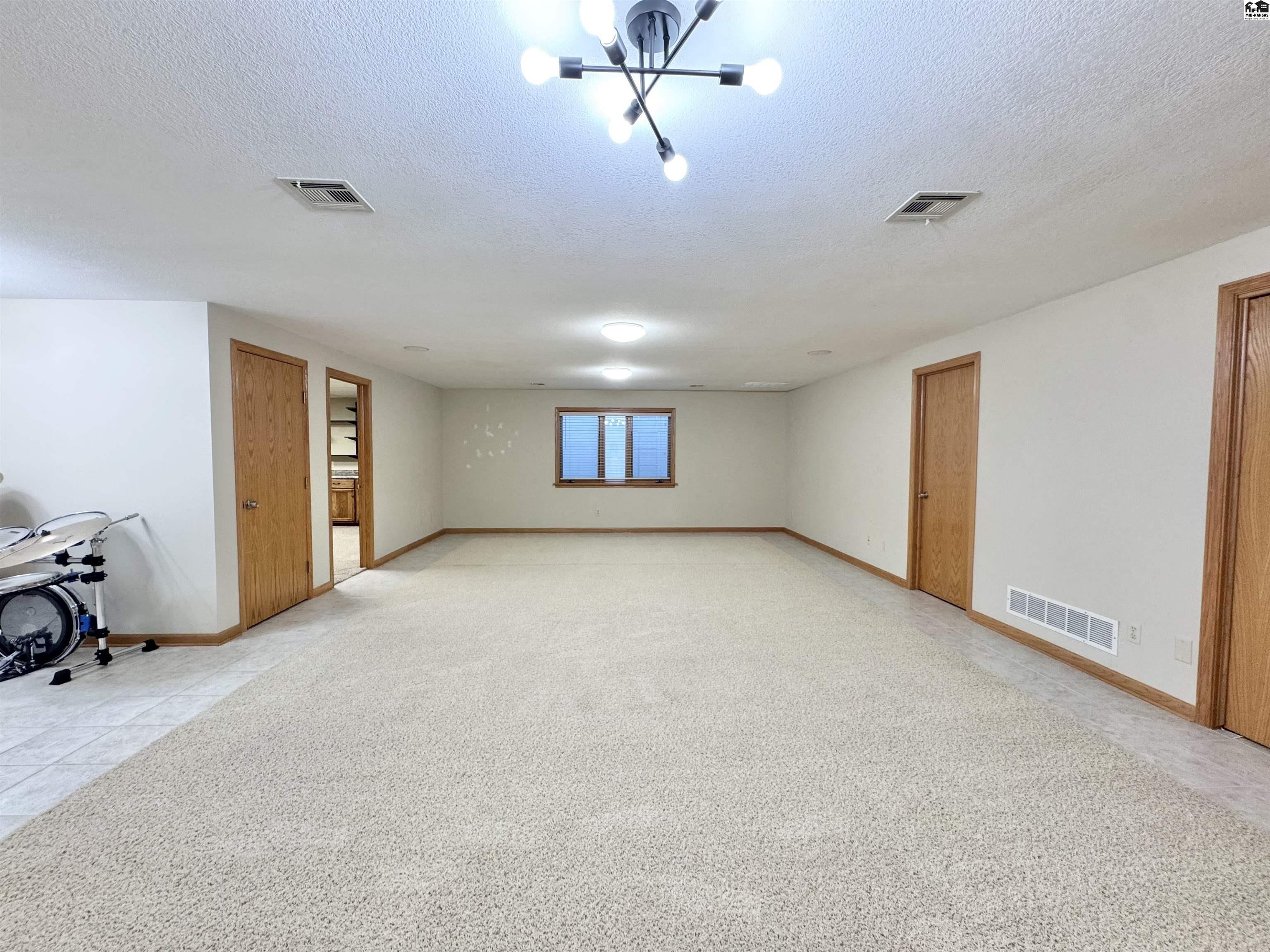 4010 Meadow Ridge Hutchinson KS 67502