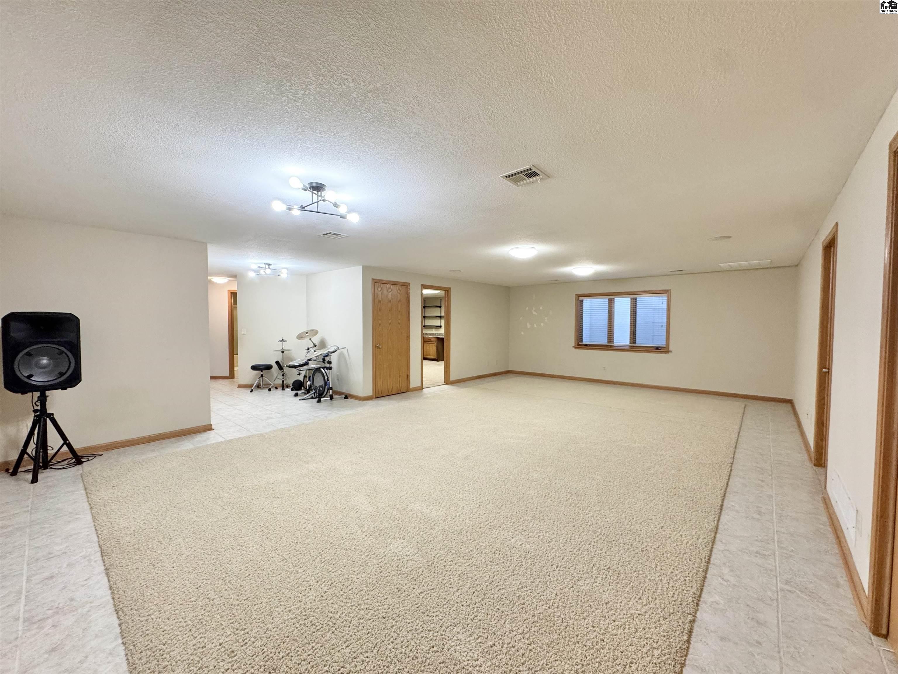 4010 Meadow Ridge Hutchinson KS 67502