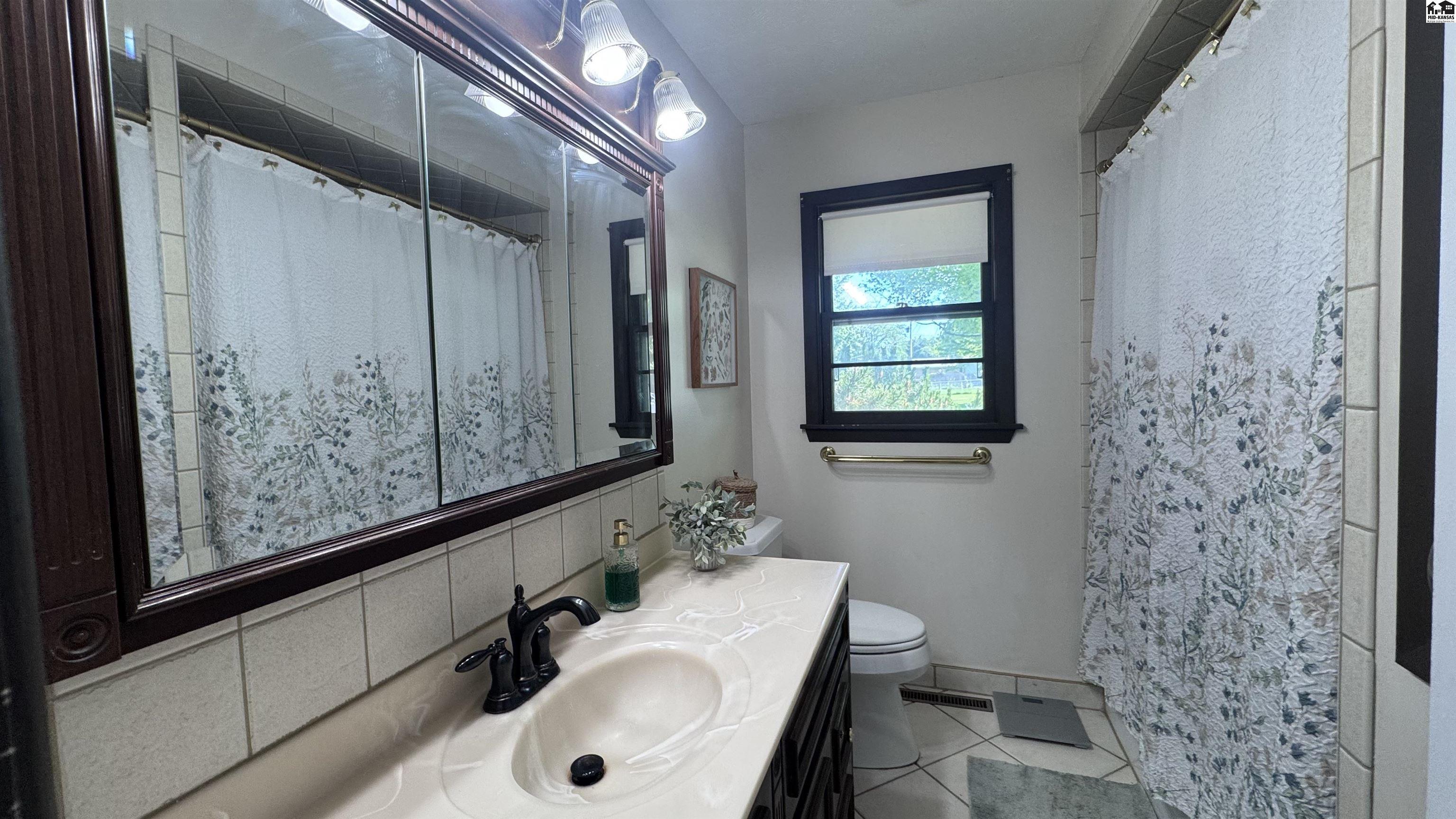 1508 Linda Lane Hutchinson KS 67502