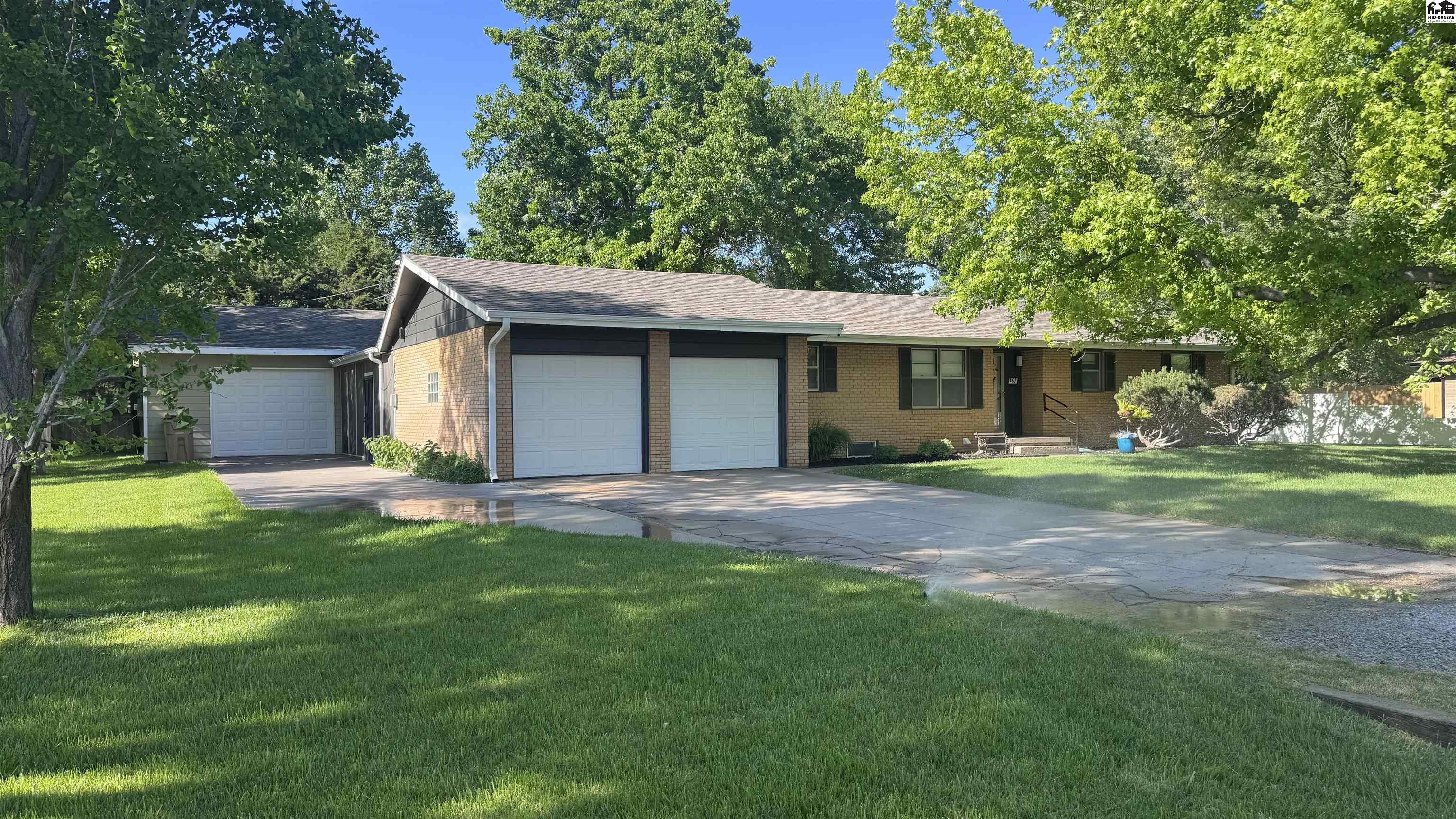 1508 Linda Lane Hutchinson KS 67502