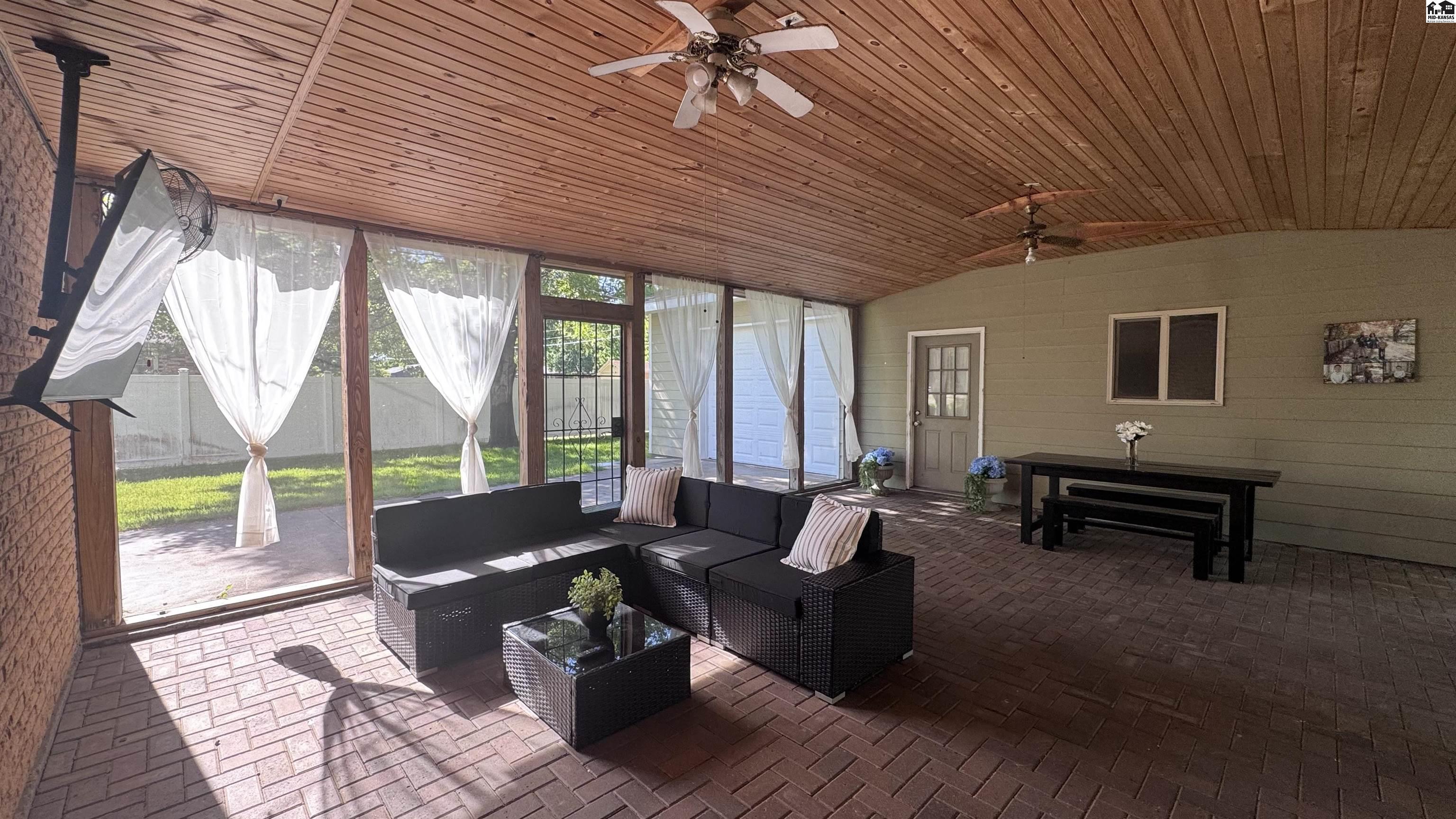1508 Linda Lane Hutchinson KS 67502