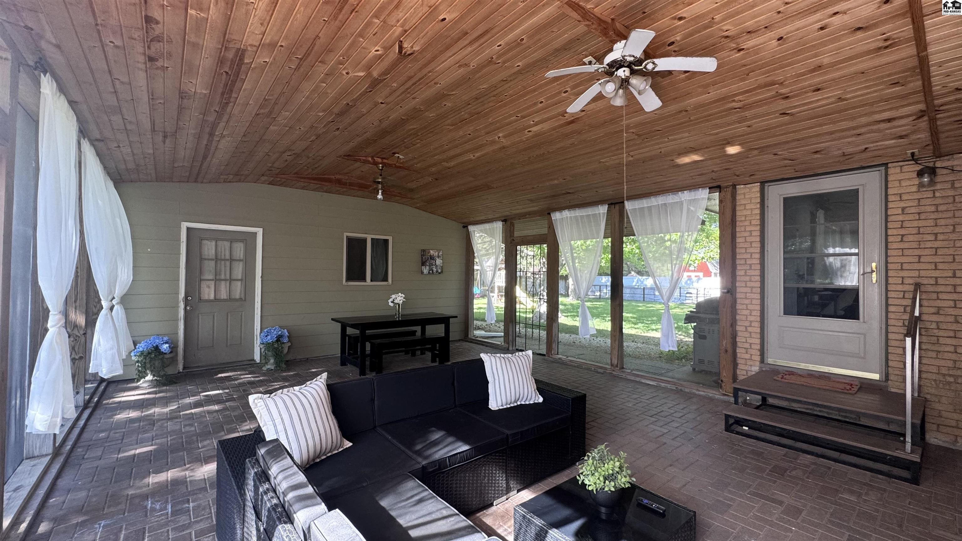 1508 Linda Lane Hutchinson KS 67502