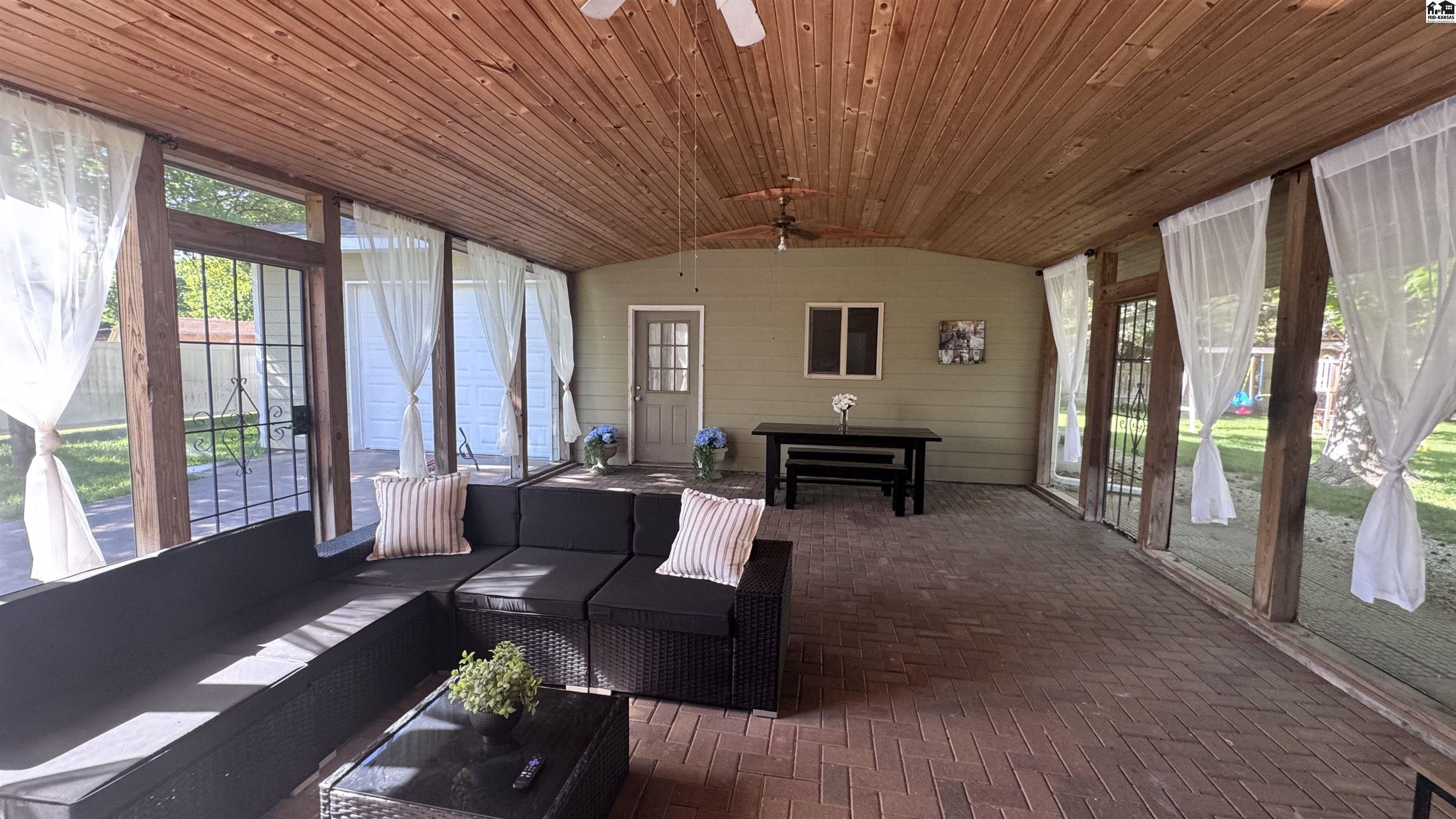 1508 Linda Lane Hutchinson KS 67502