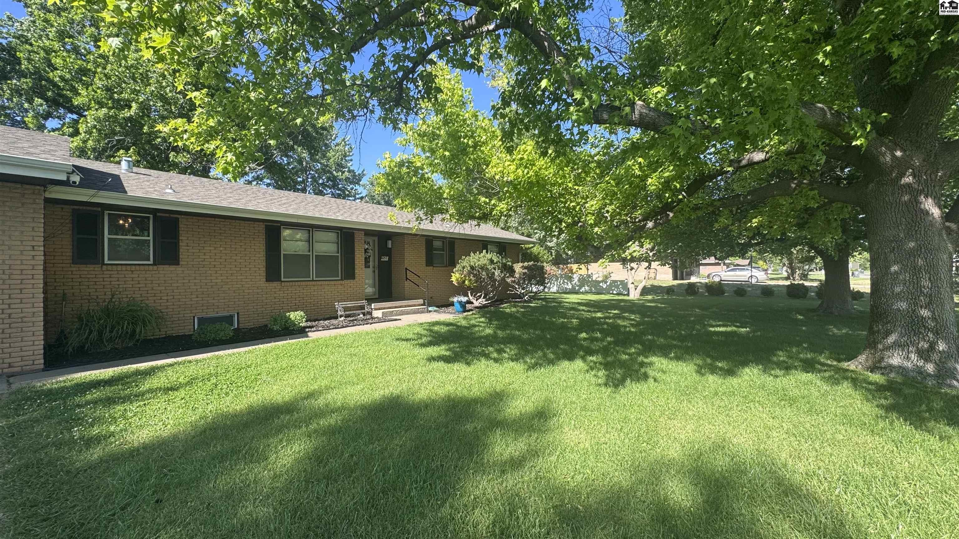 1508 Linda Lane Hutchinson KS 67502