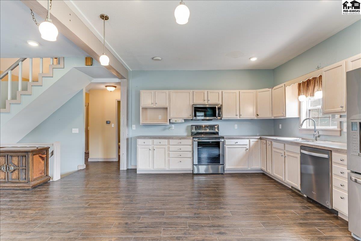 1006 E 69th Avenue Hutchinson KS 67502