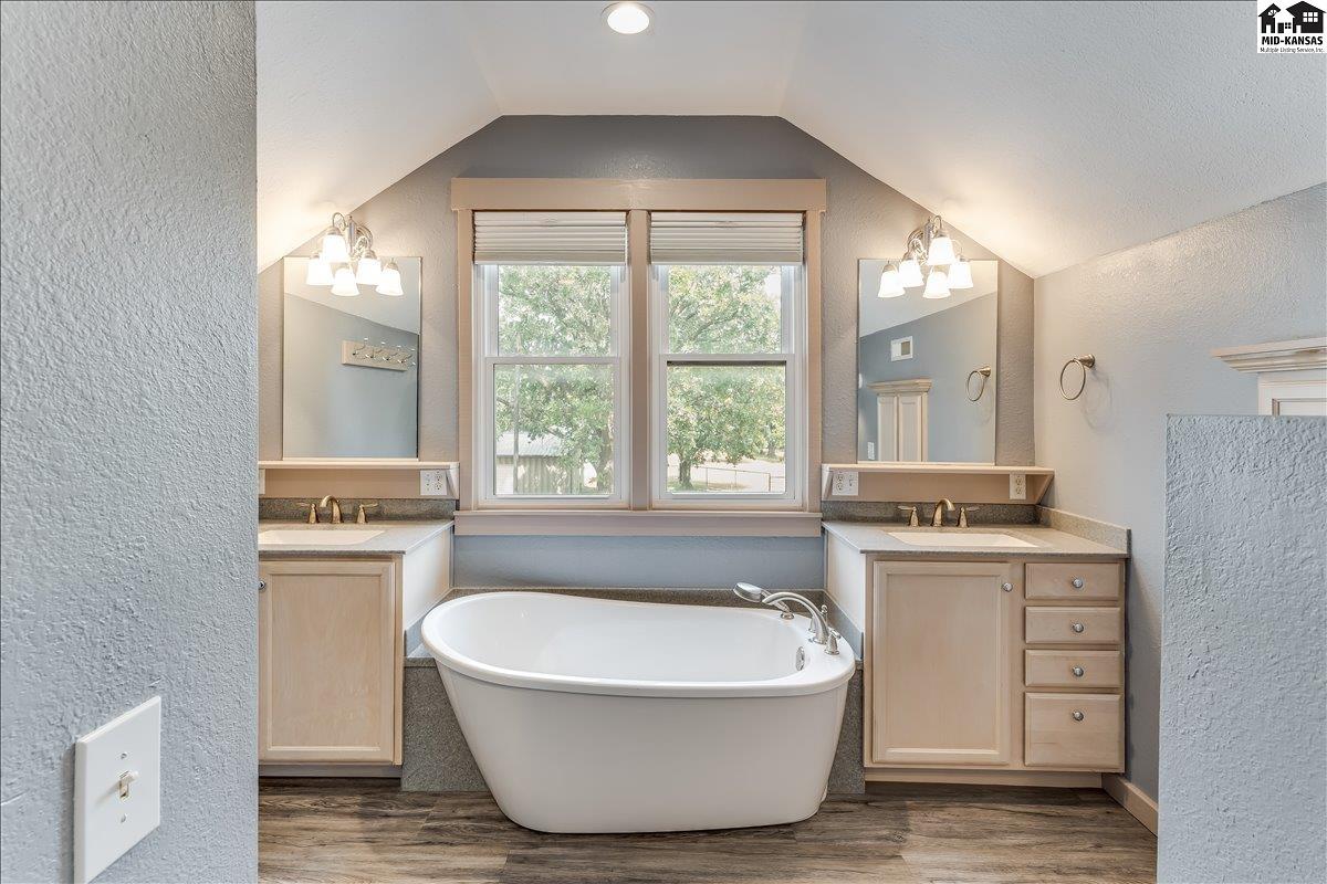 1006 E 69th Avenue Hutchinson KS 67502