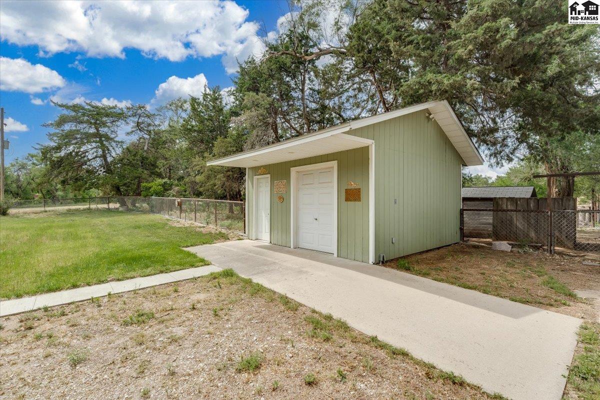 1006 E 69th Avenue Hutchinson KS 67502
