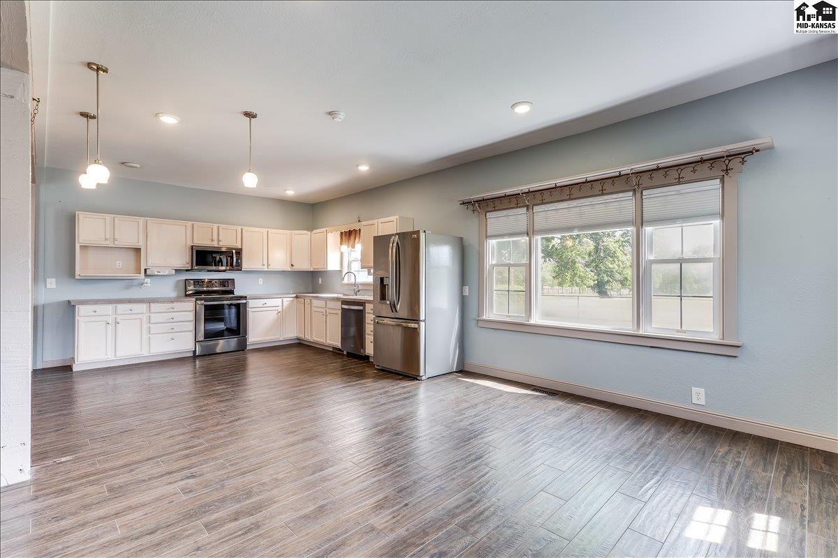 1006 E 69th Avenue Hutchinson KS 67502