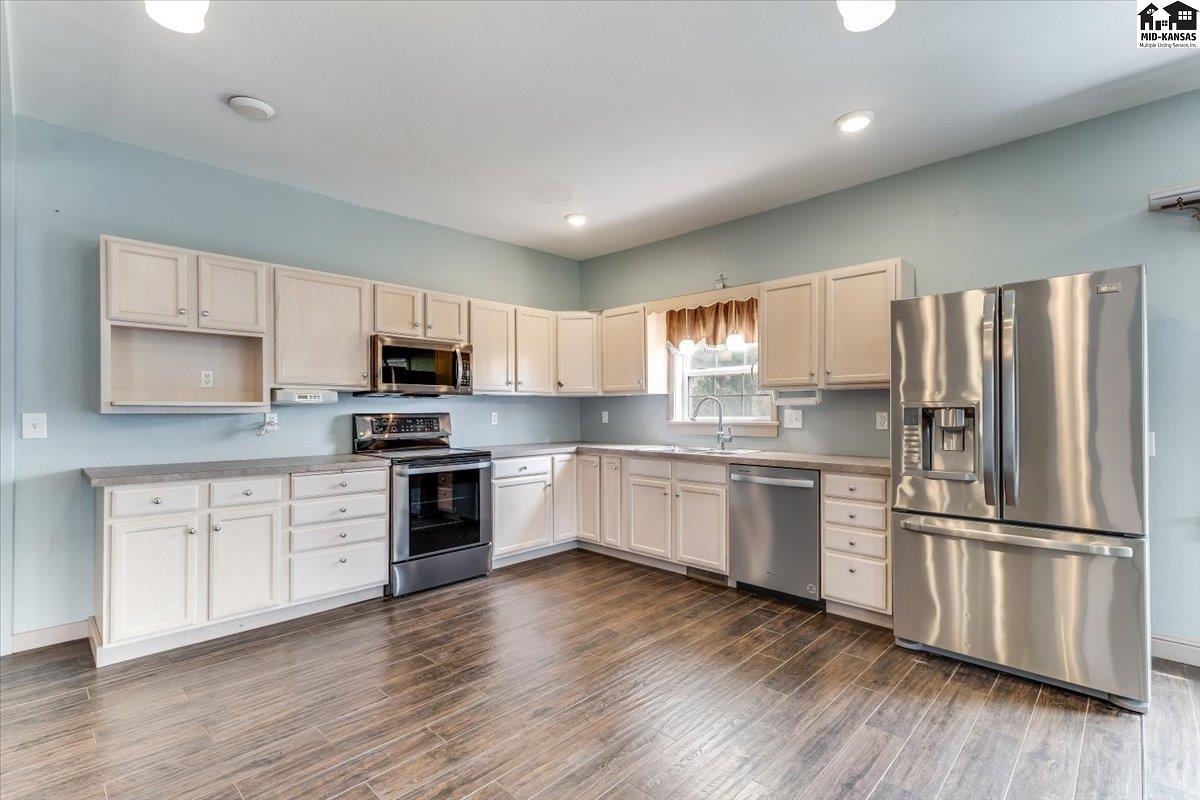 1006 E 69th Avenue Hutchinson KS 67502