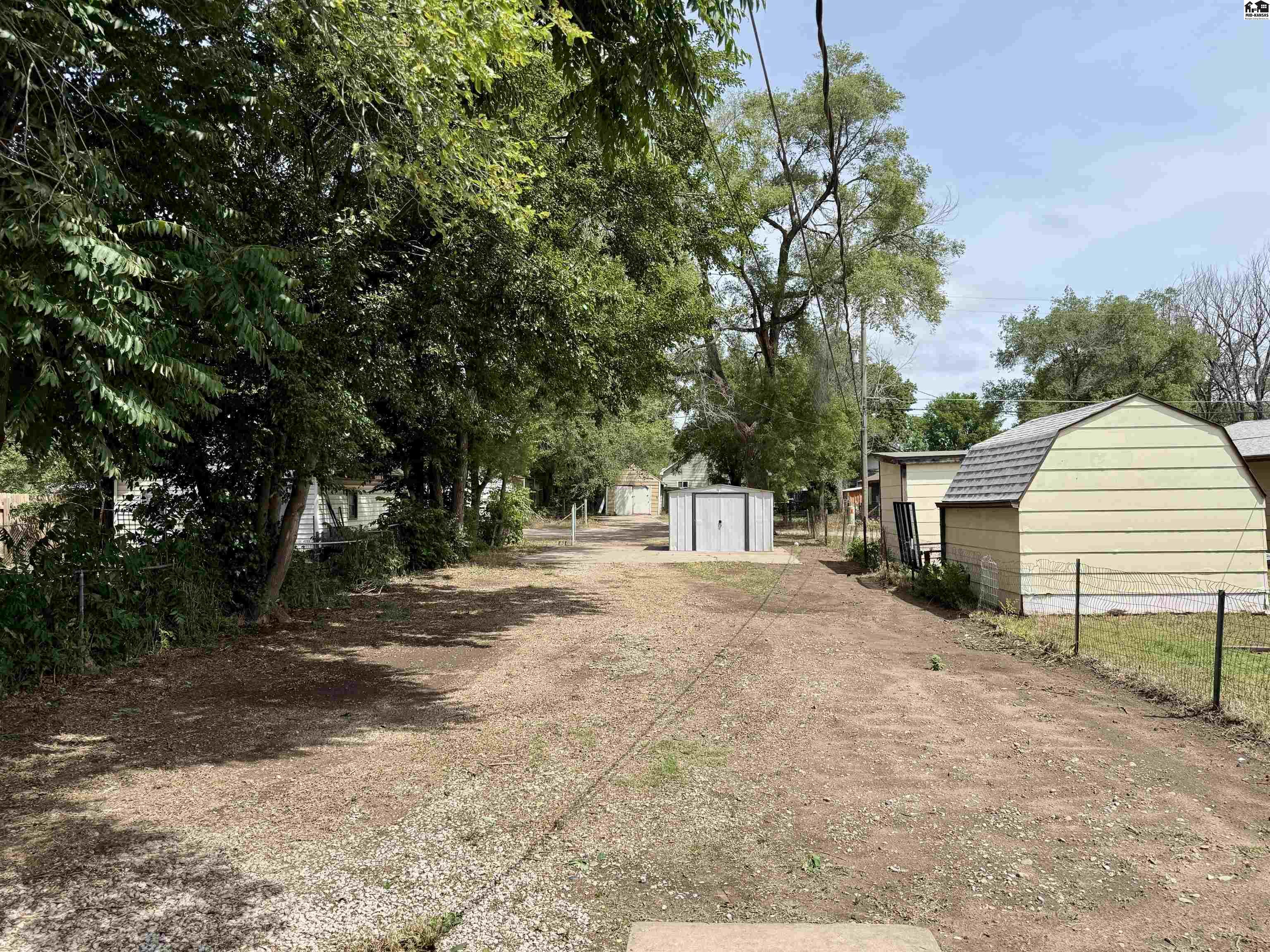 816 E 2nd Avenue Hutchinson KS 67501
