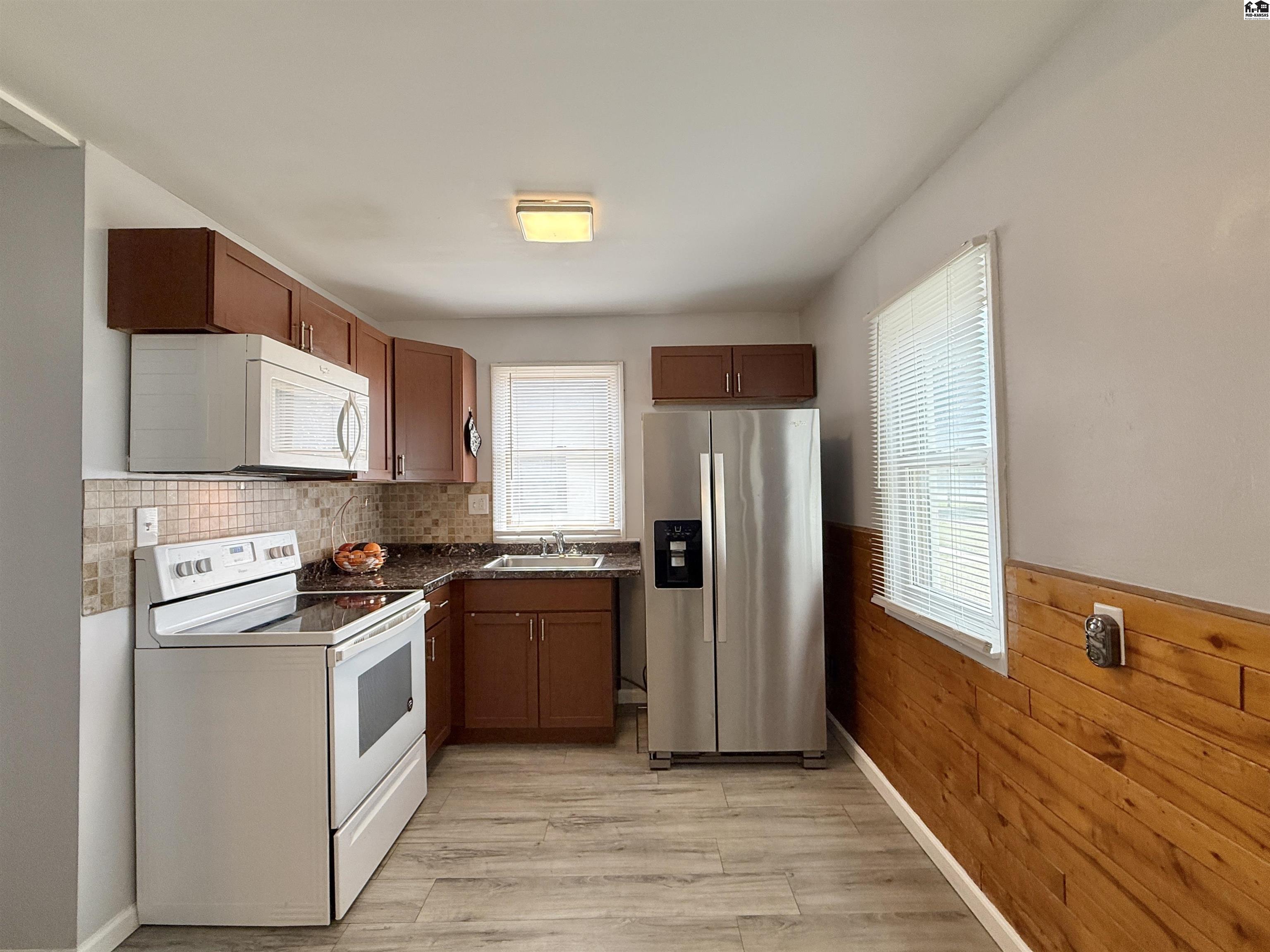 816 E 2nd Avenue Hutchinson KS 67501