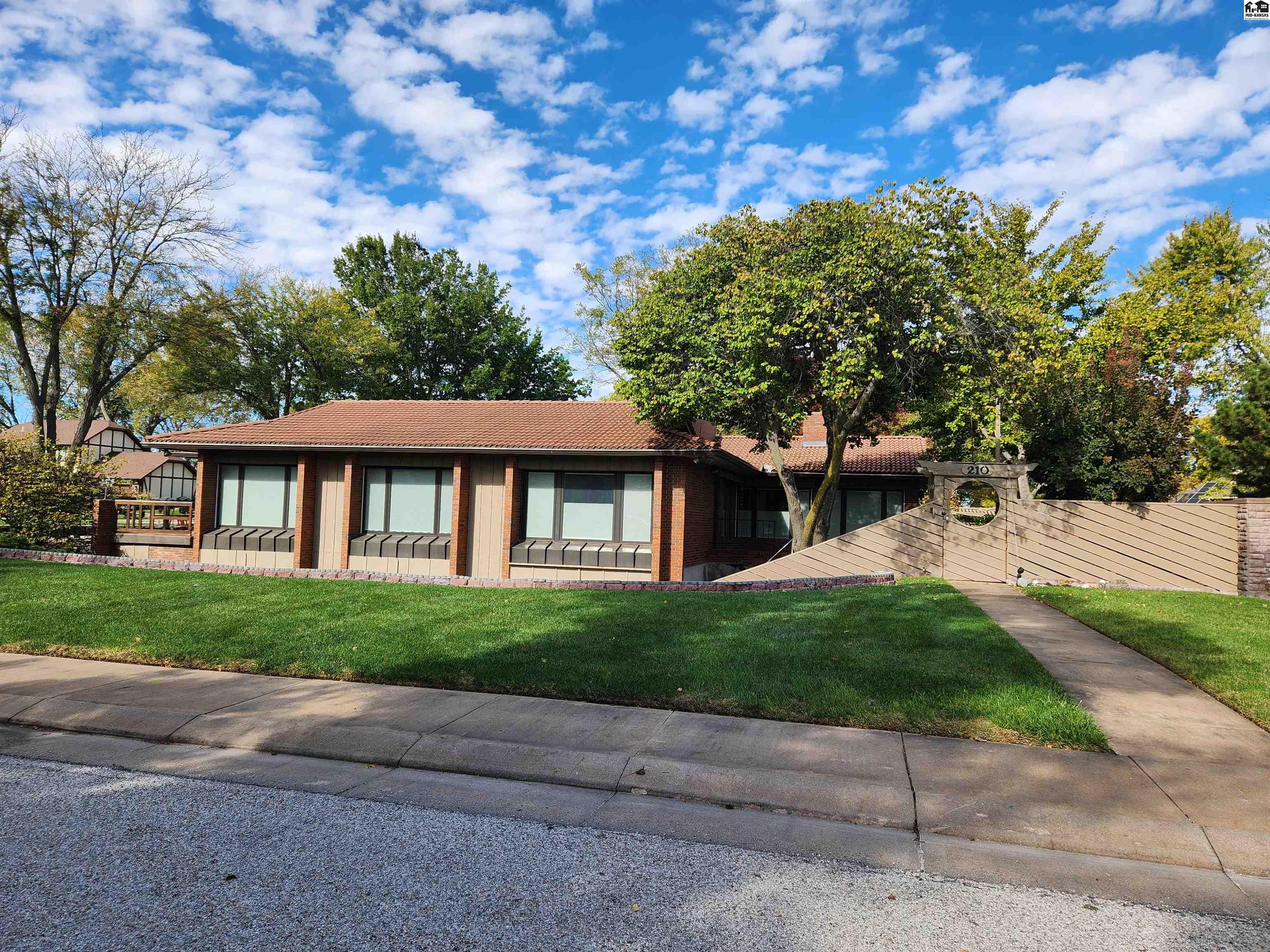 210 Cochise Trail Hutchinson KS 67502