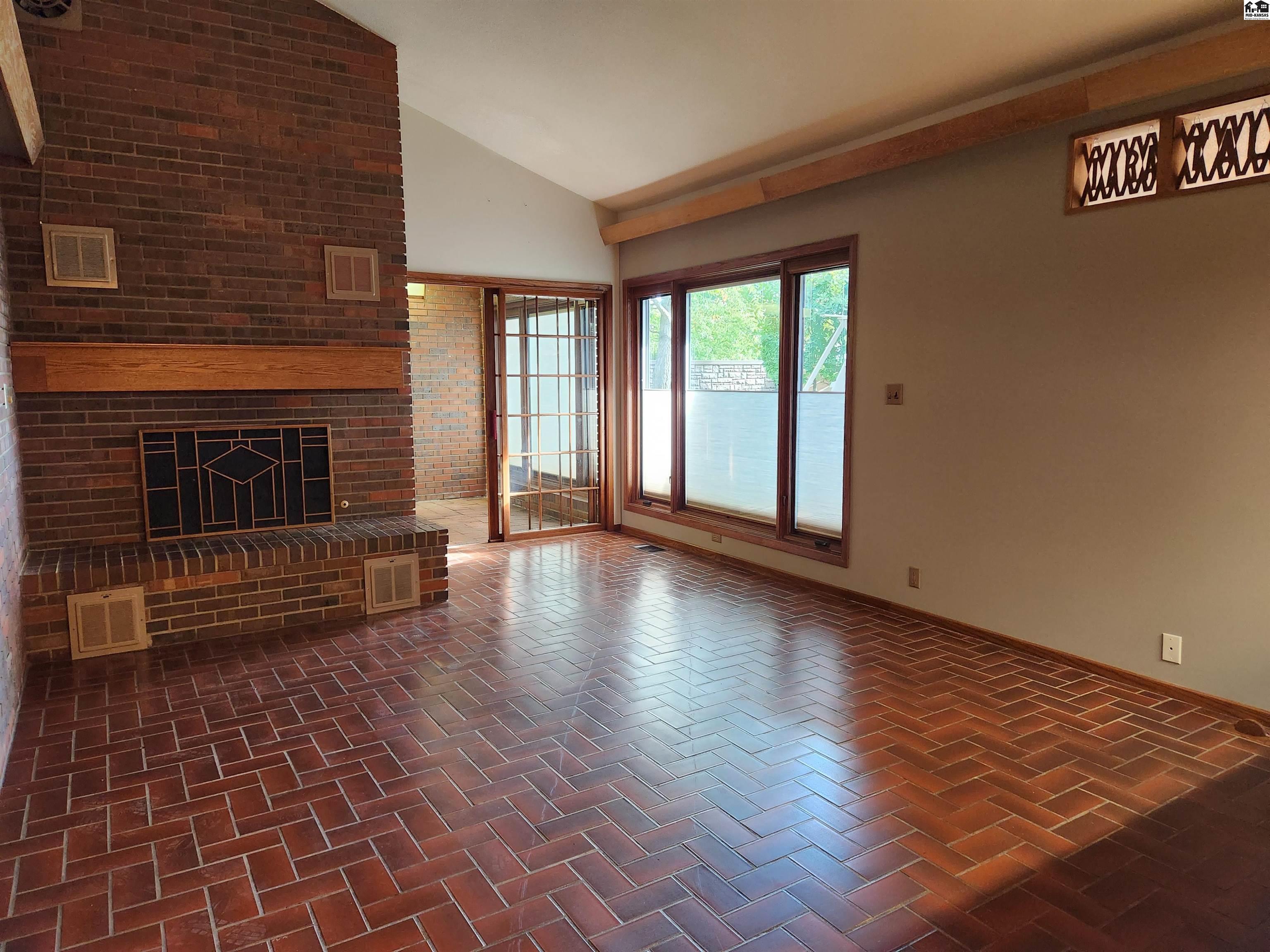 210 Cochise Trail Hutchinson KS 67502