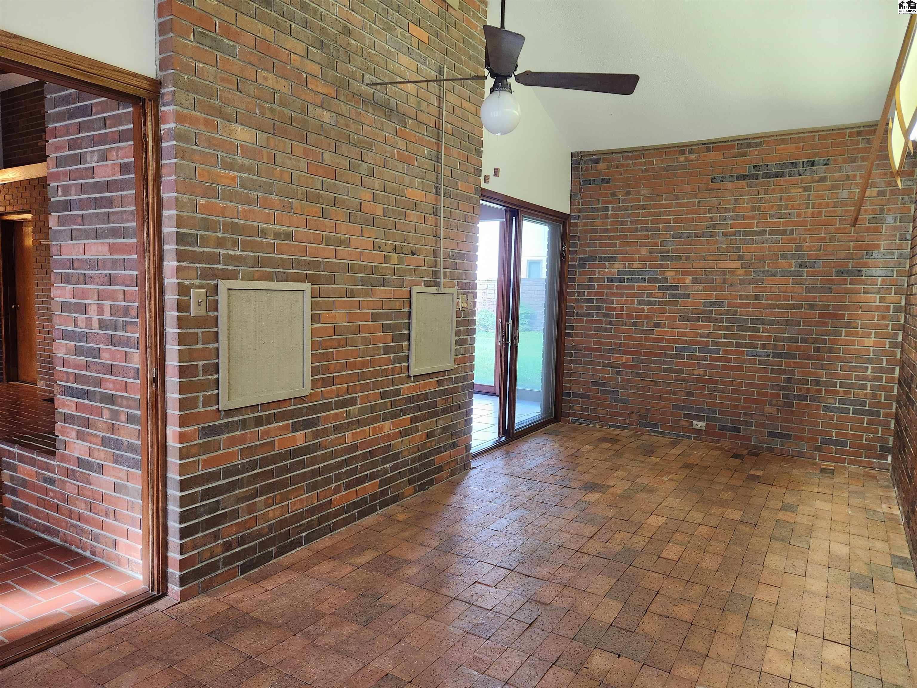 210 Cochise Trail Hutchinson KS 67502