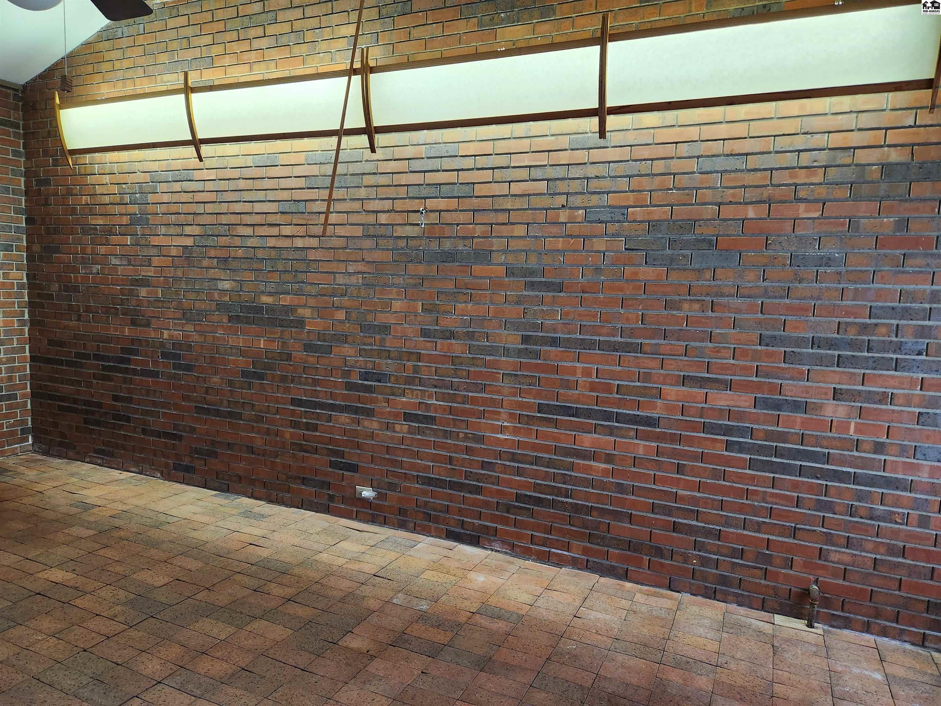 210 Cochise Trail Hutchinson KS 67502