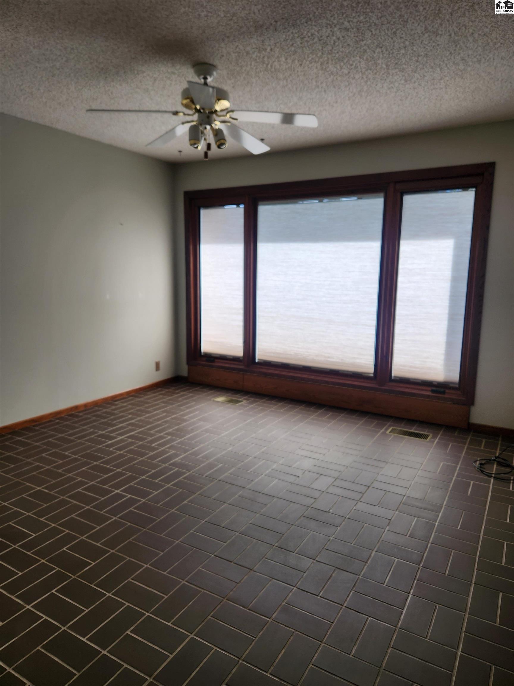 210 Cochise Trail Hutchinson KS 67502