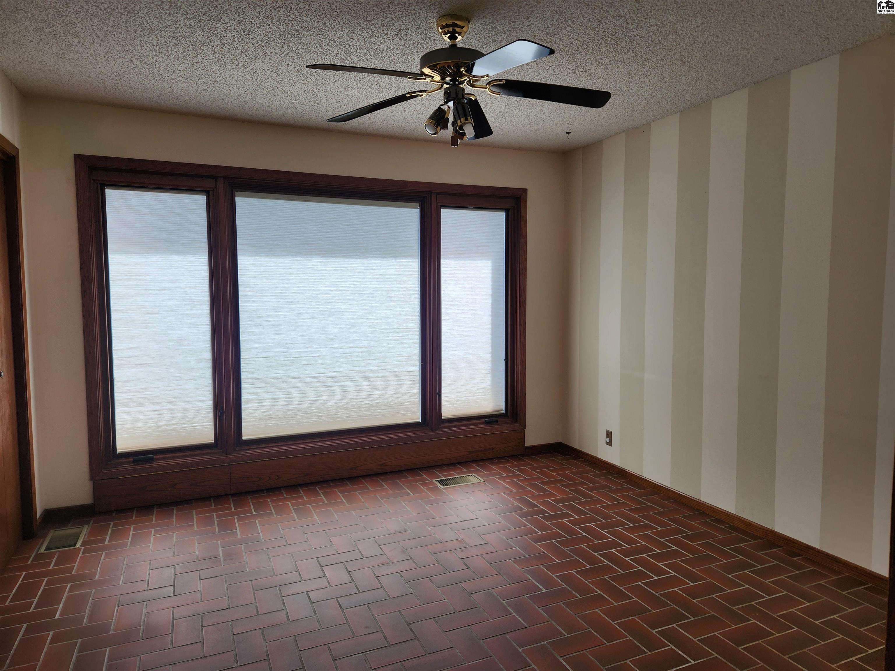 210 Cochise Trail Hutchinson KS 67502