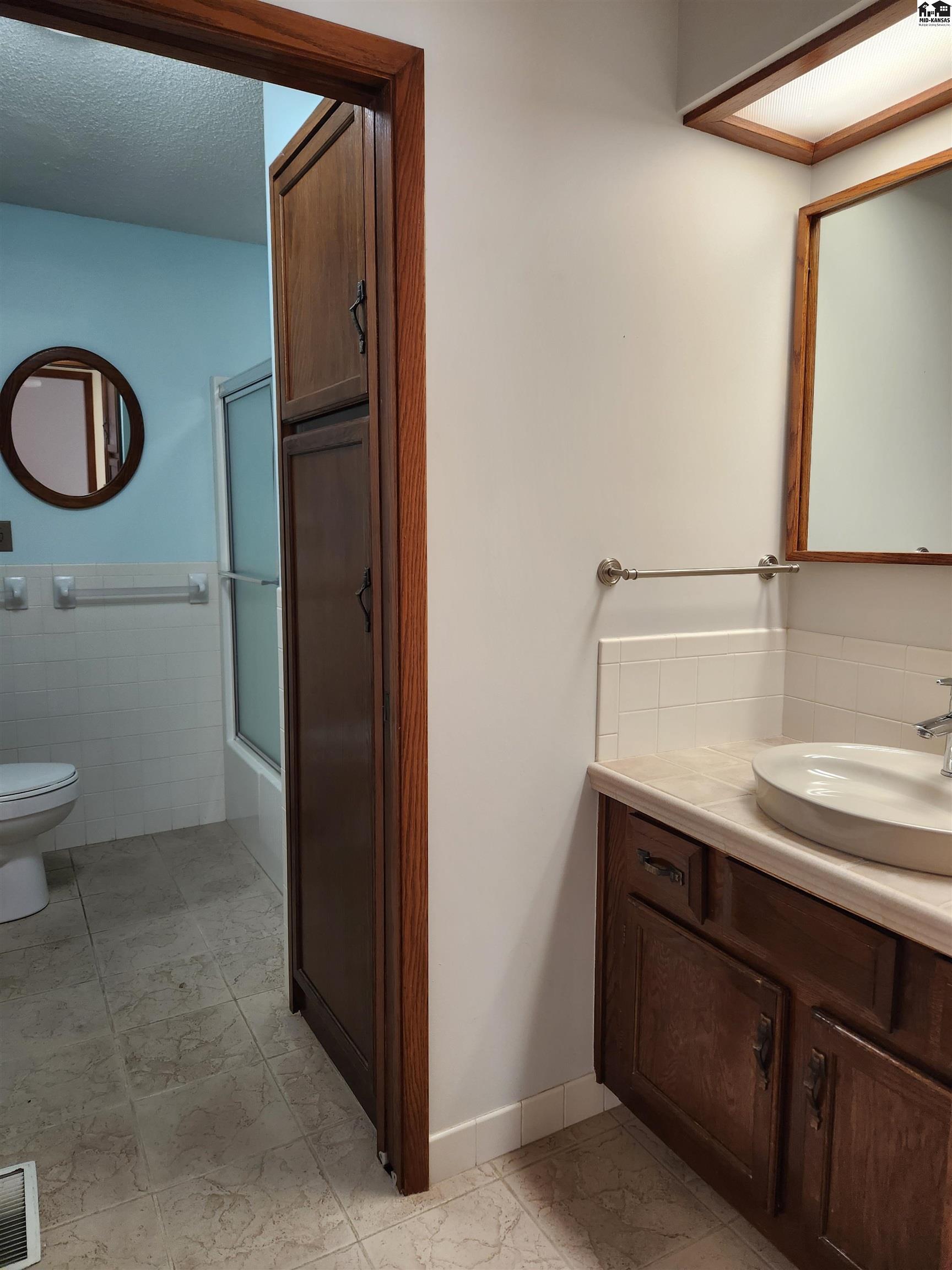 210 Cochise Trail Hutchinson KS 67502