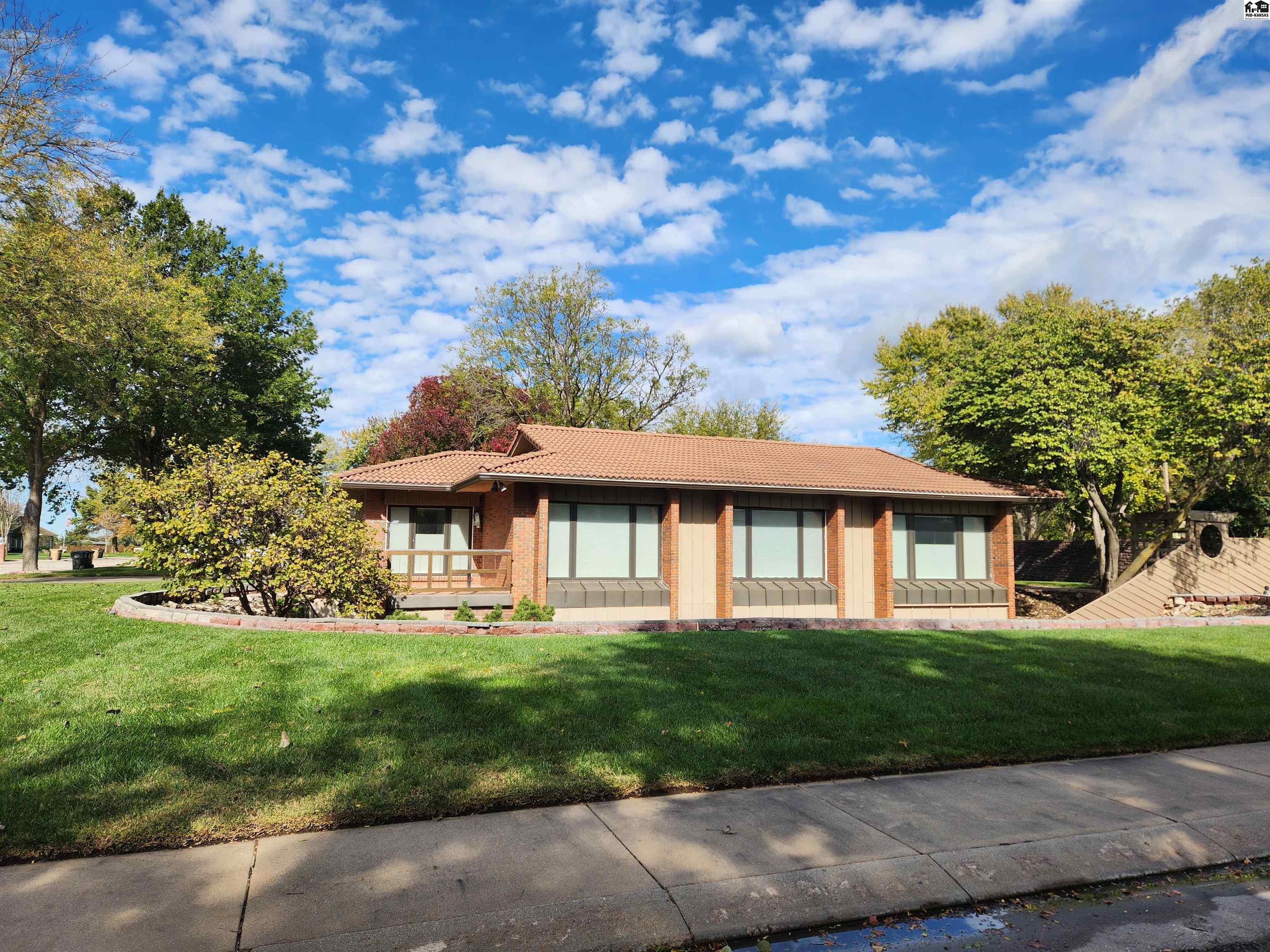 210 Cochise Trail Hutchinson KS 67502