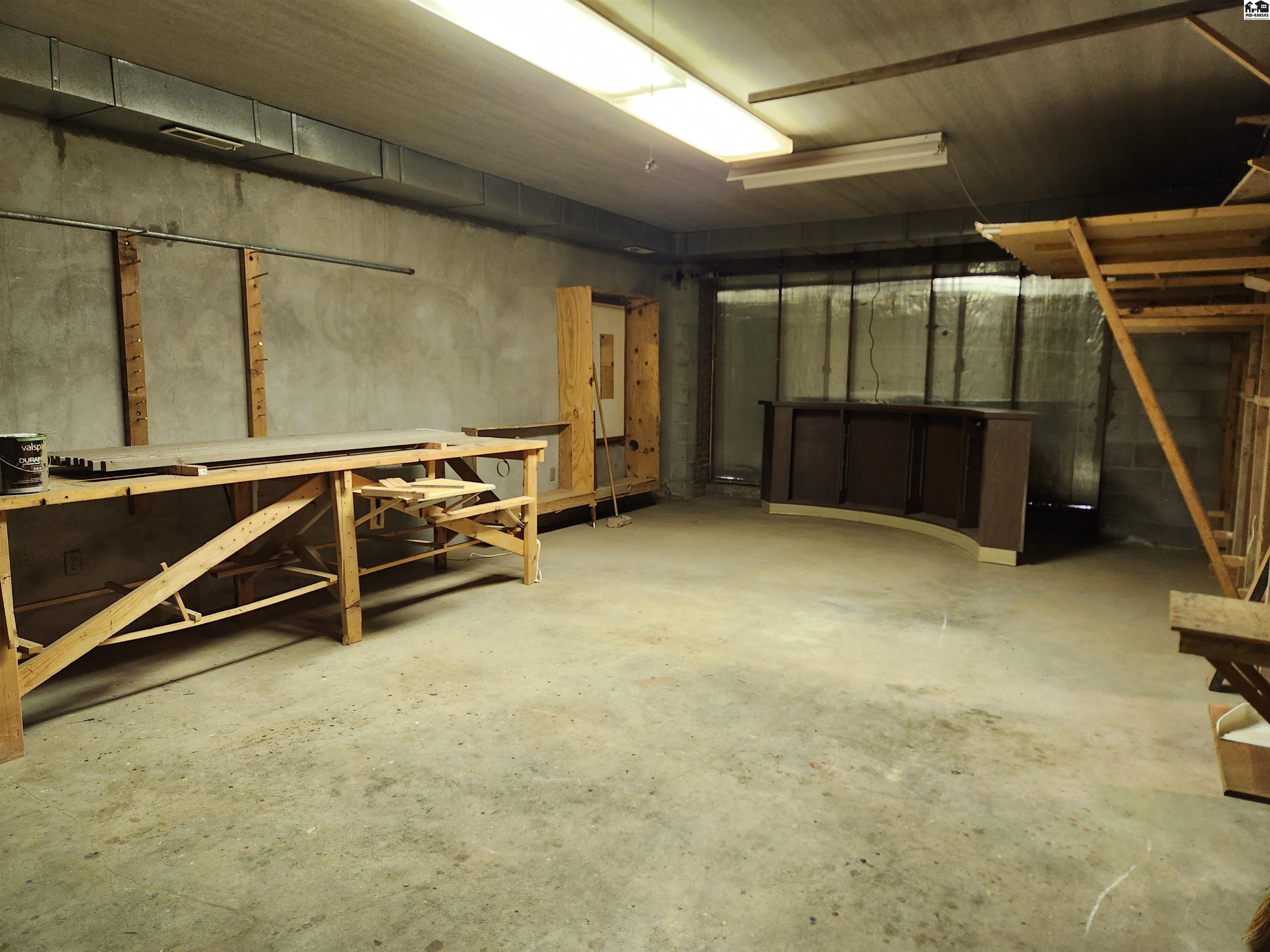 210 Cochise Trail Hutchinson KS 67502