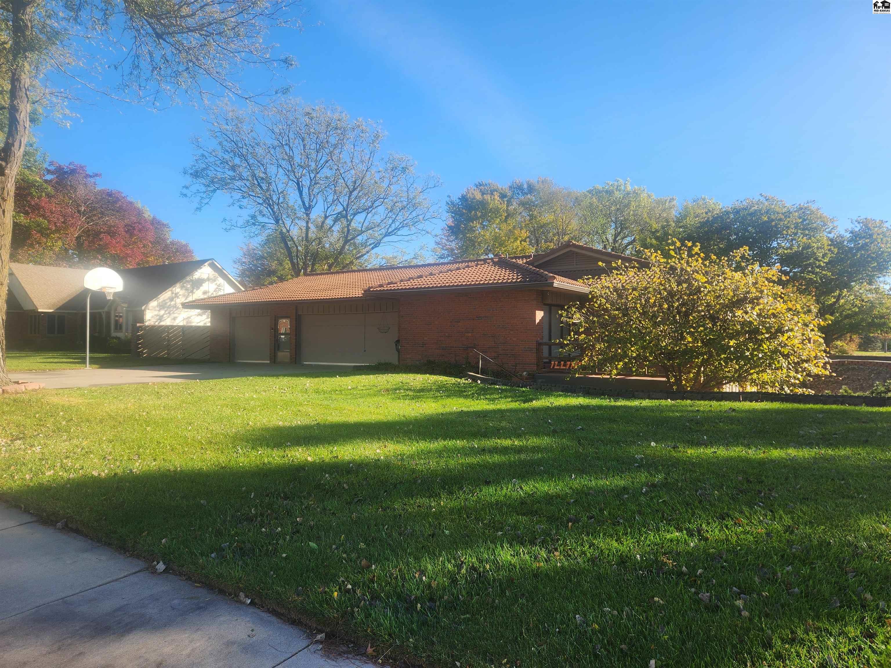 210 Cochise Trail Hutchinson KS 67502