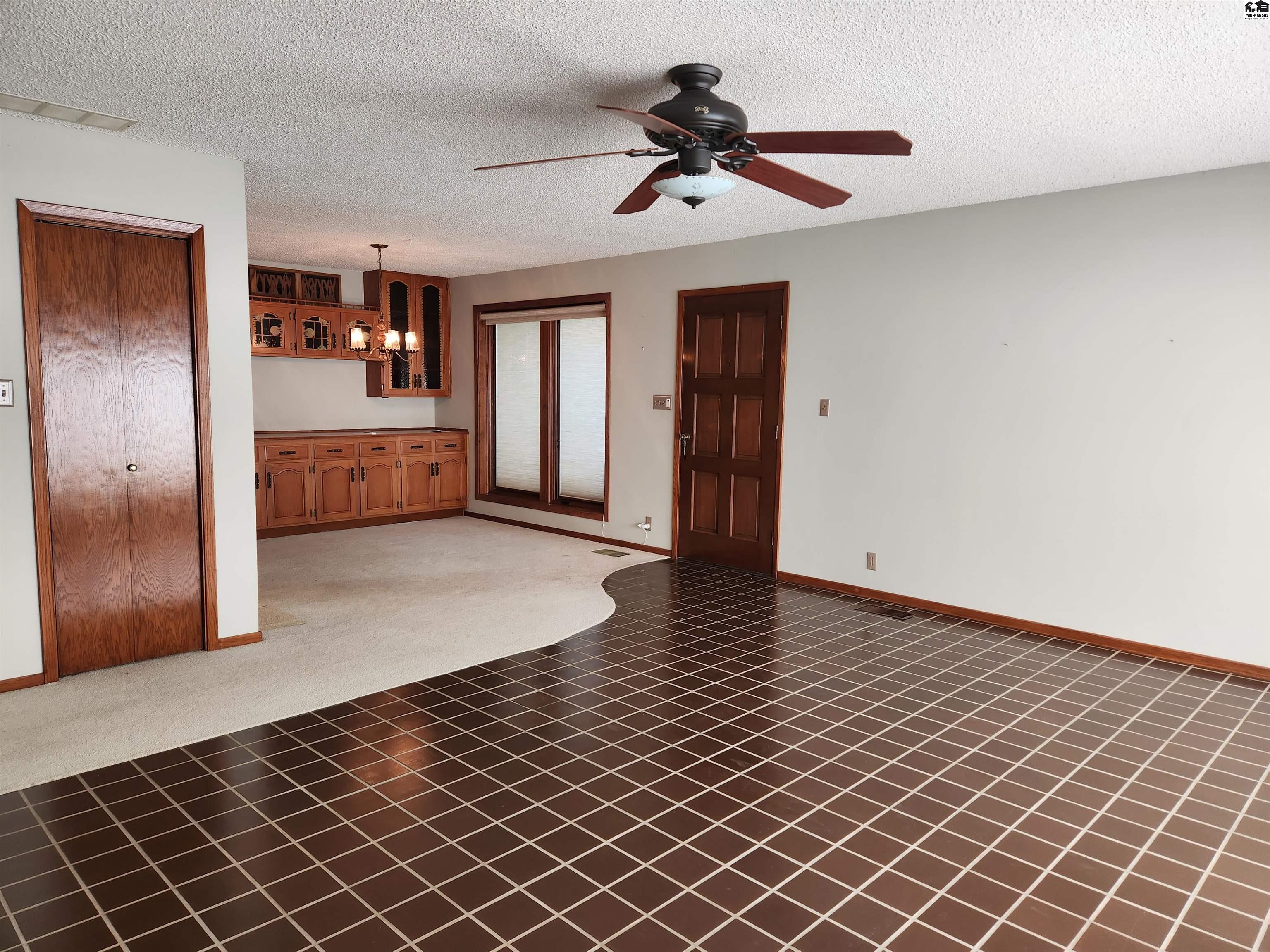 210 Cochise Trail Hutchinson KS 67502