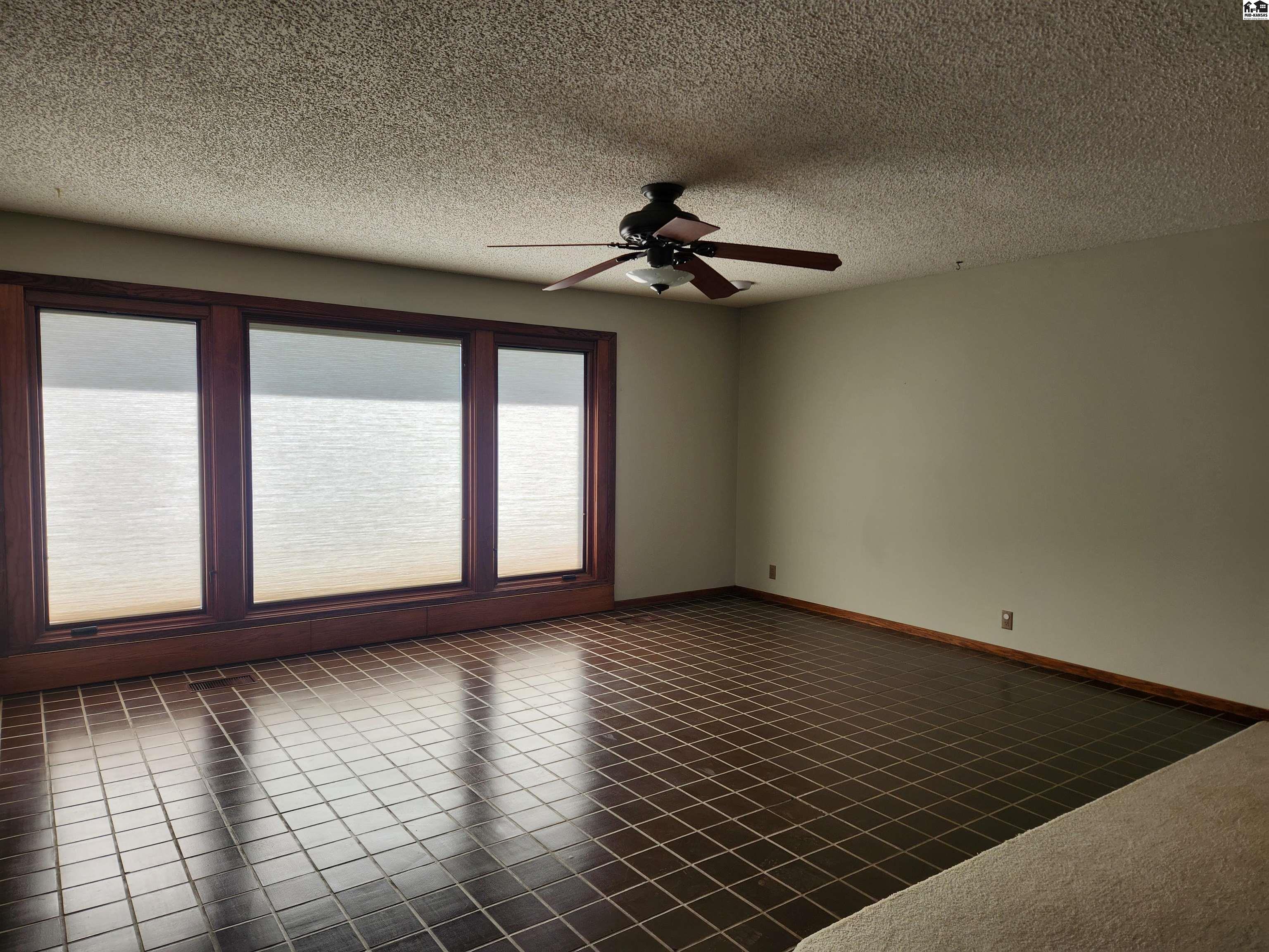 210 Cochise Trail Hutchinson KS 67502