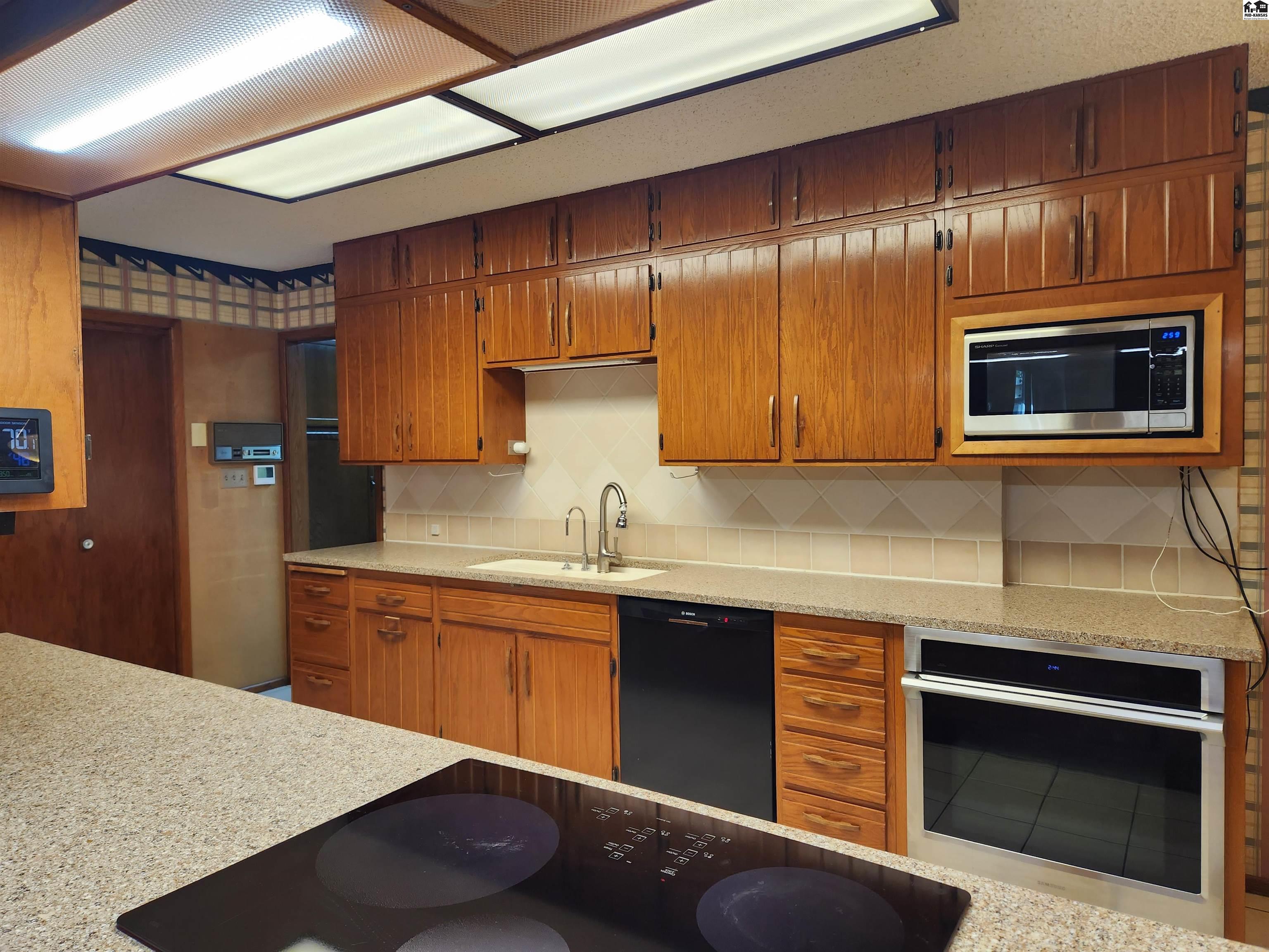 210 Cochise Trail Hutchinson KS 67502